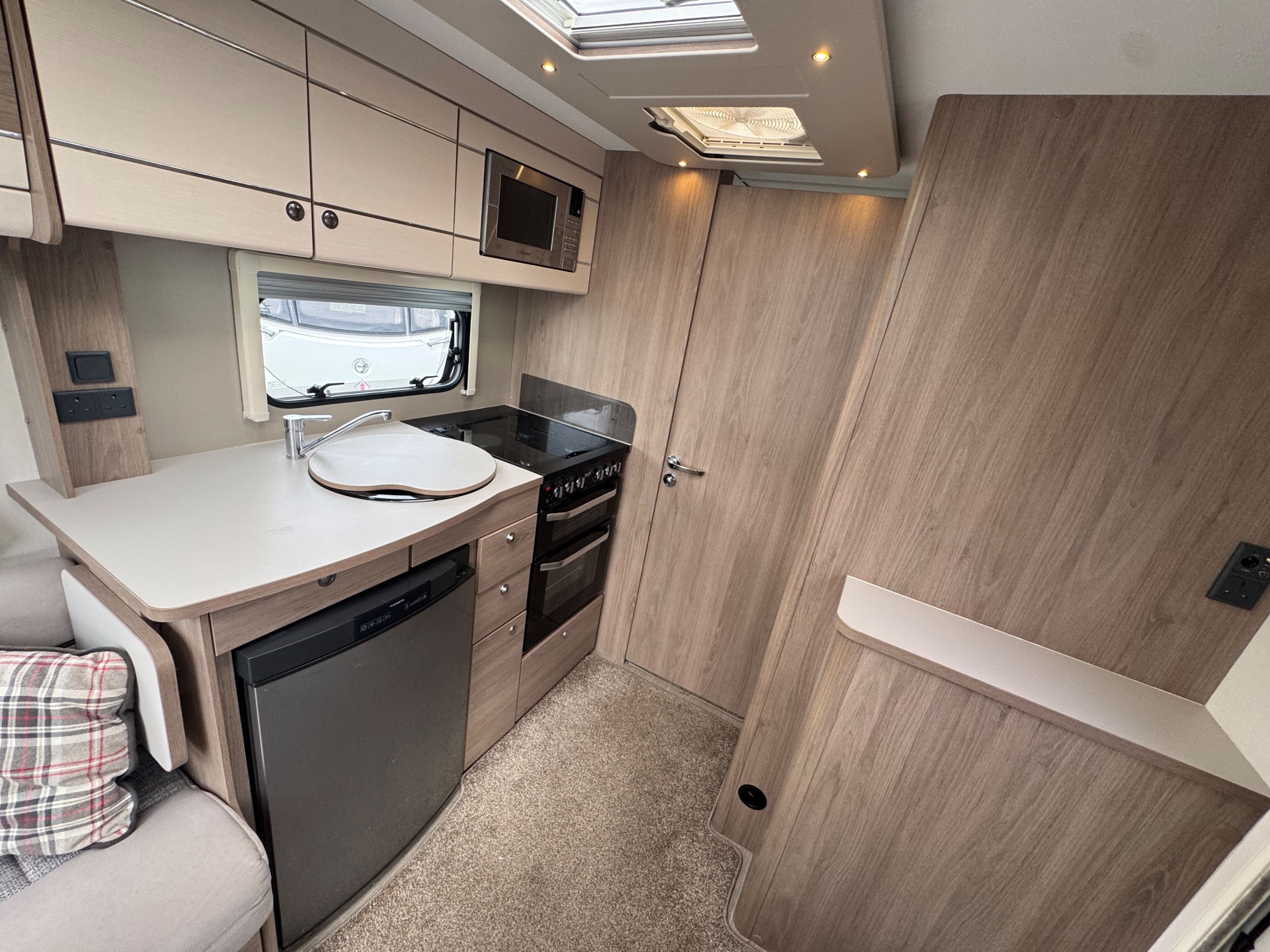 2018 Compass Connoisseur 550 /