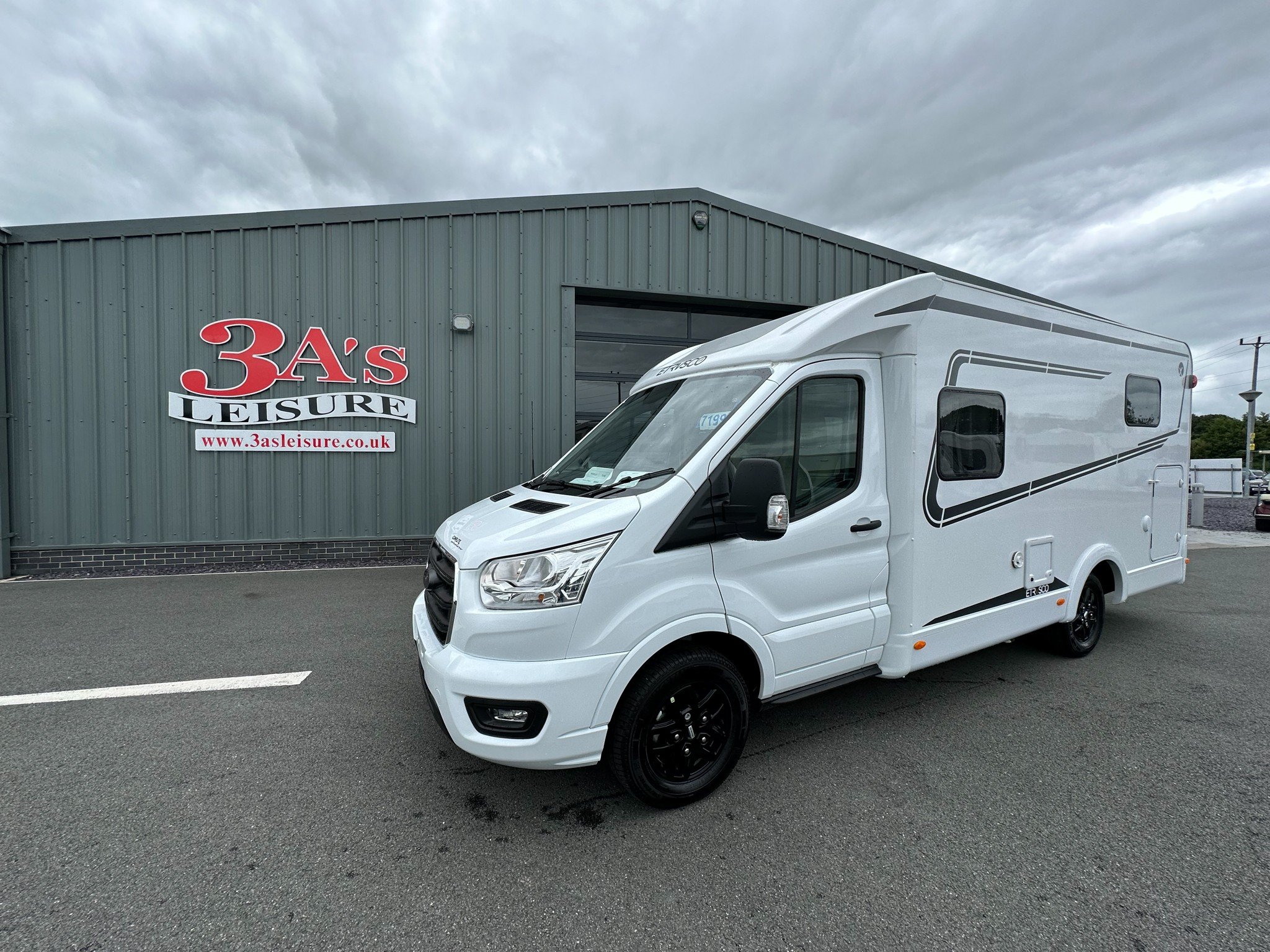 2023 Etrusco V 6.6 SF Compact Coachbuilt Motorhome