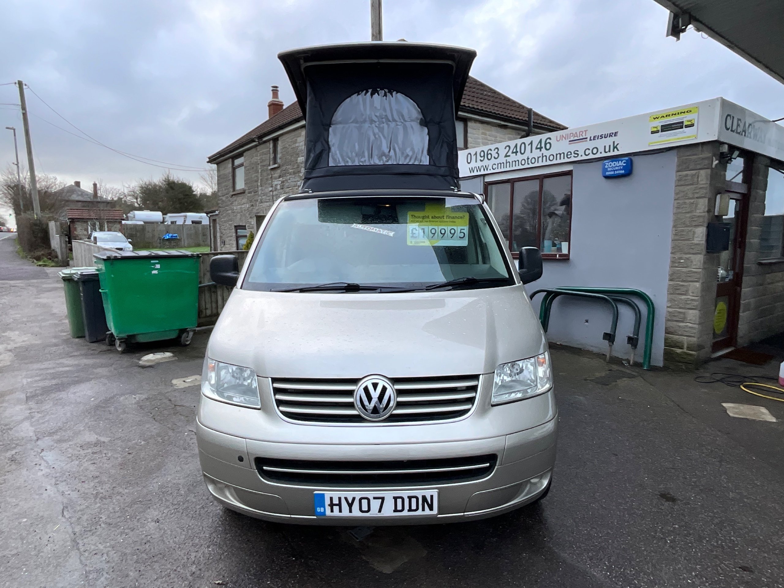 2007 Volkswagen Transporter Shuttle - Exterior - Front