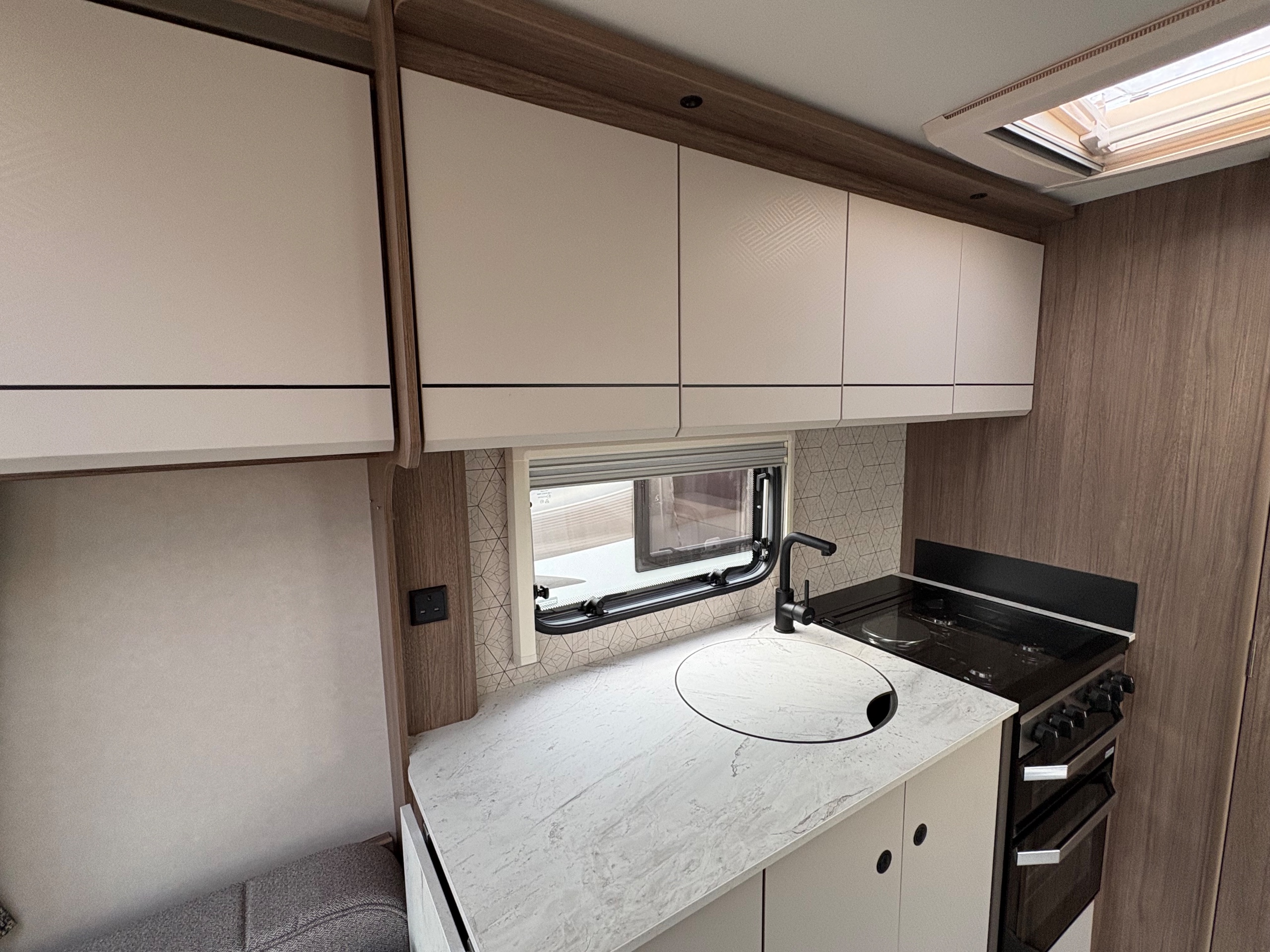 2025 Coachman Acadia 460