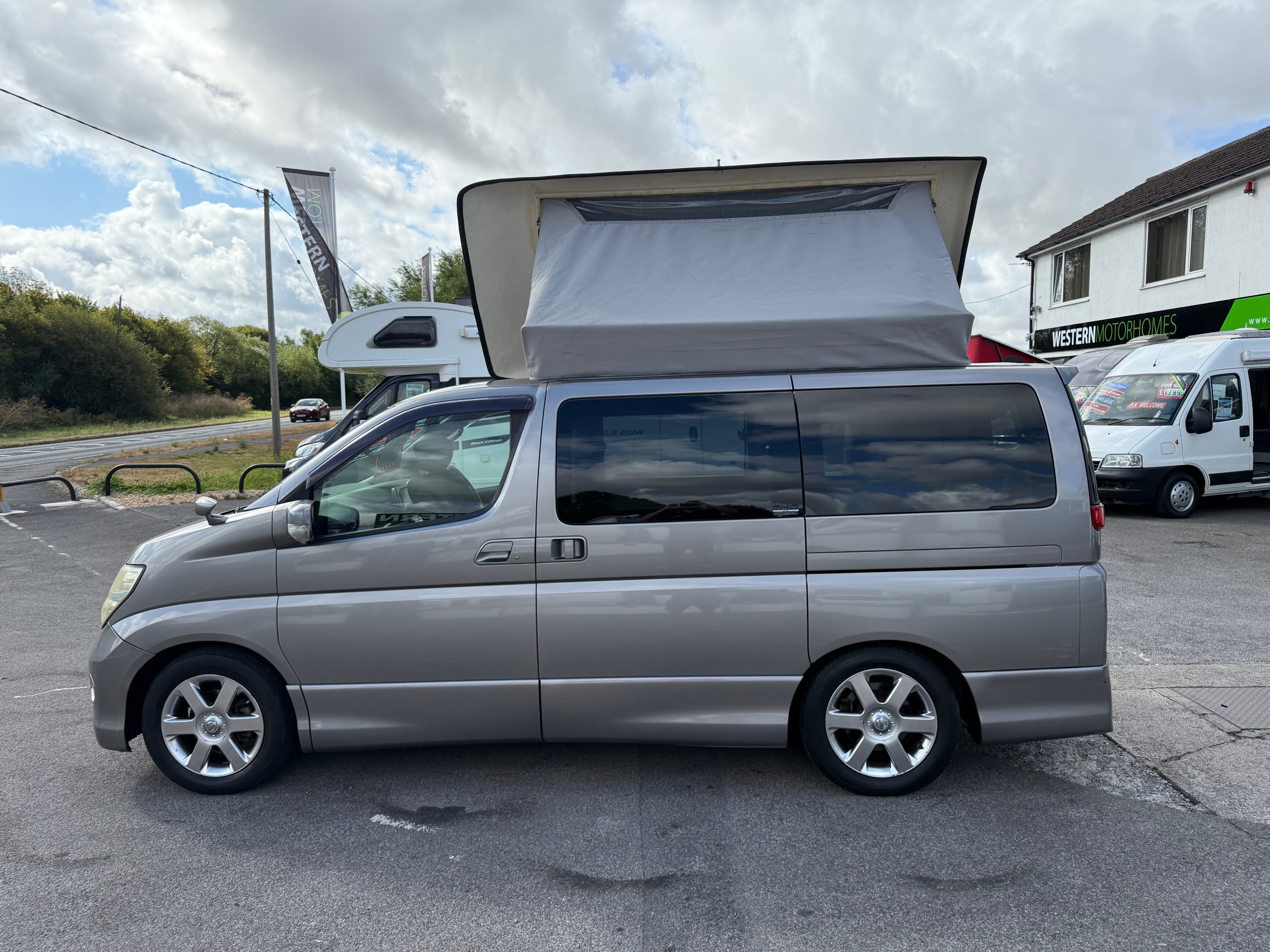 2009 Nissan Elgrand 2+ Camper Van