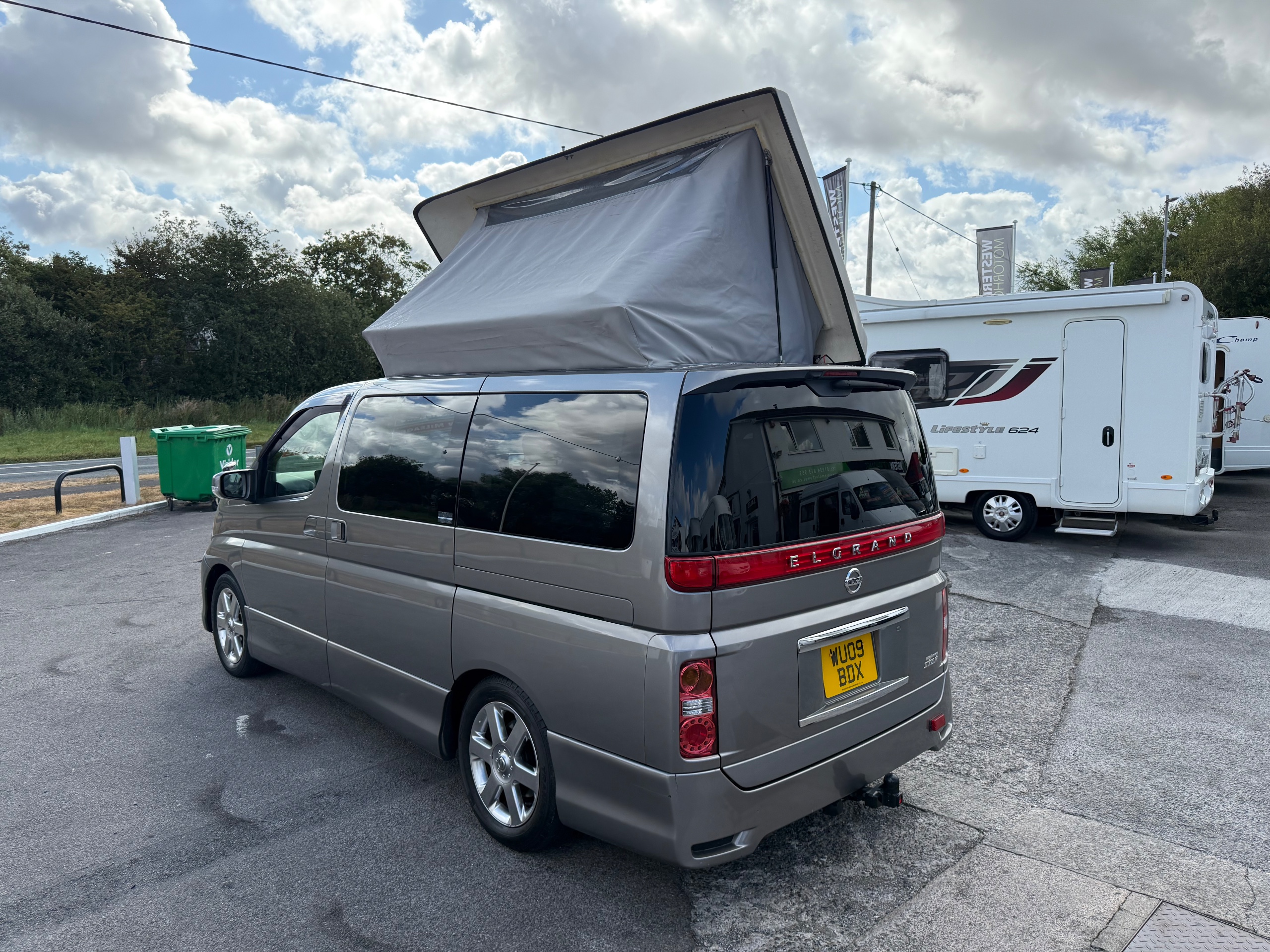 Nissan Elgrand 2+2 Berth Camper Van