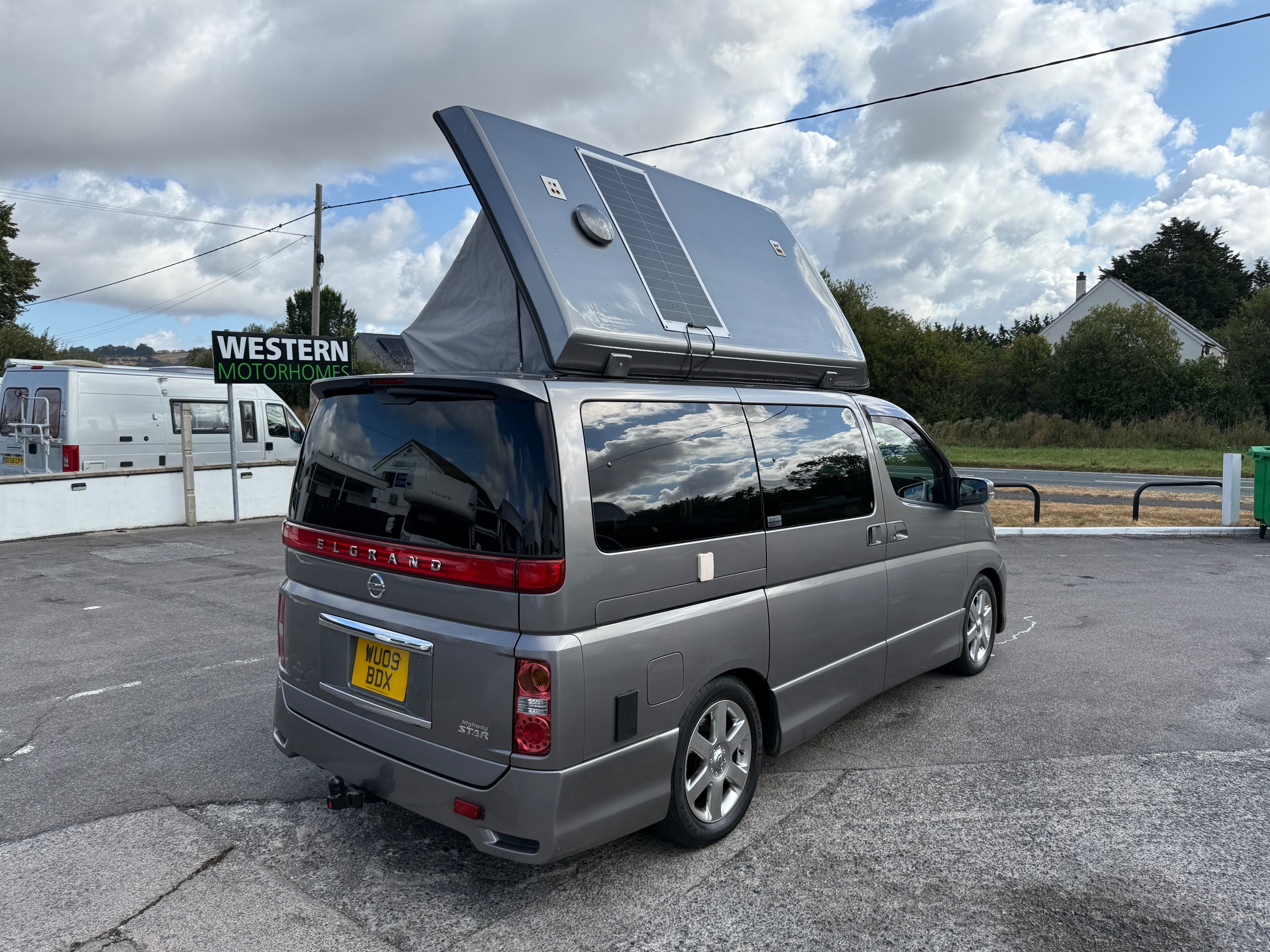2009 Nissan Elgrand 2+ Camper Van