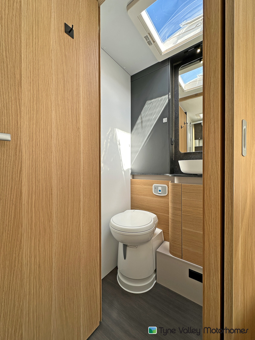 2023 Adria Matrix Plus 670 SC