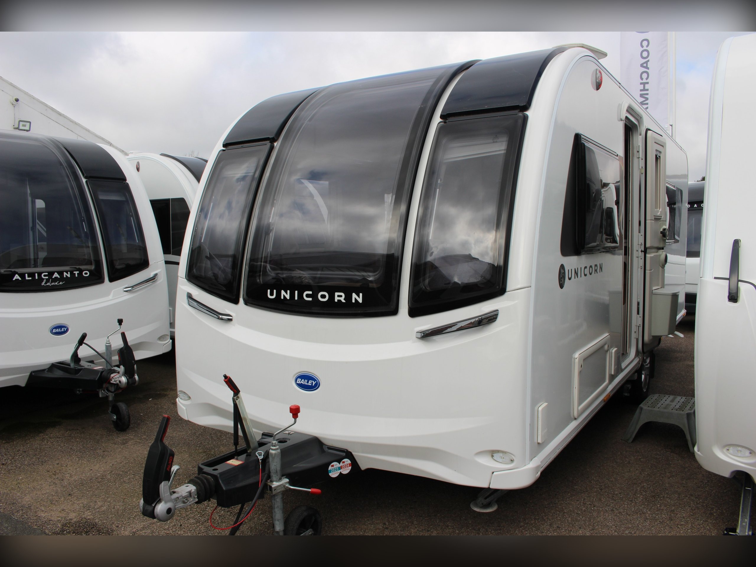 2024 Bailey Unicorn Cadiz - Exterior - Front