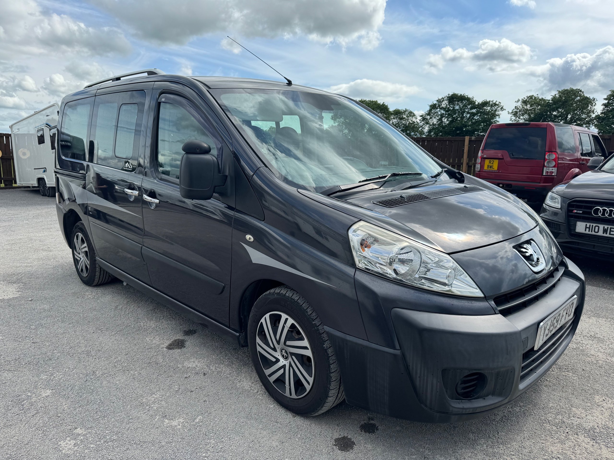 2009 Peugeot Expert Tepee - Exterior - Front