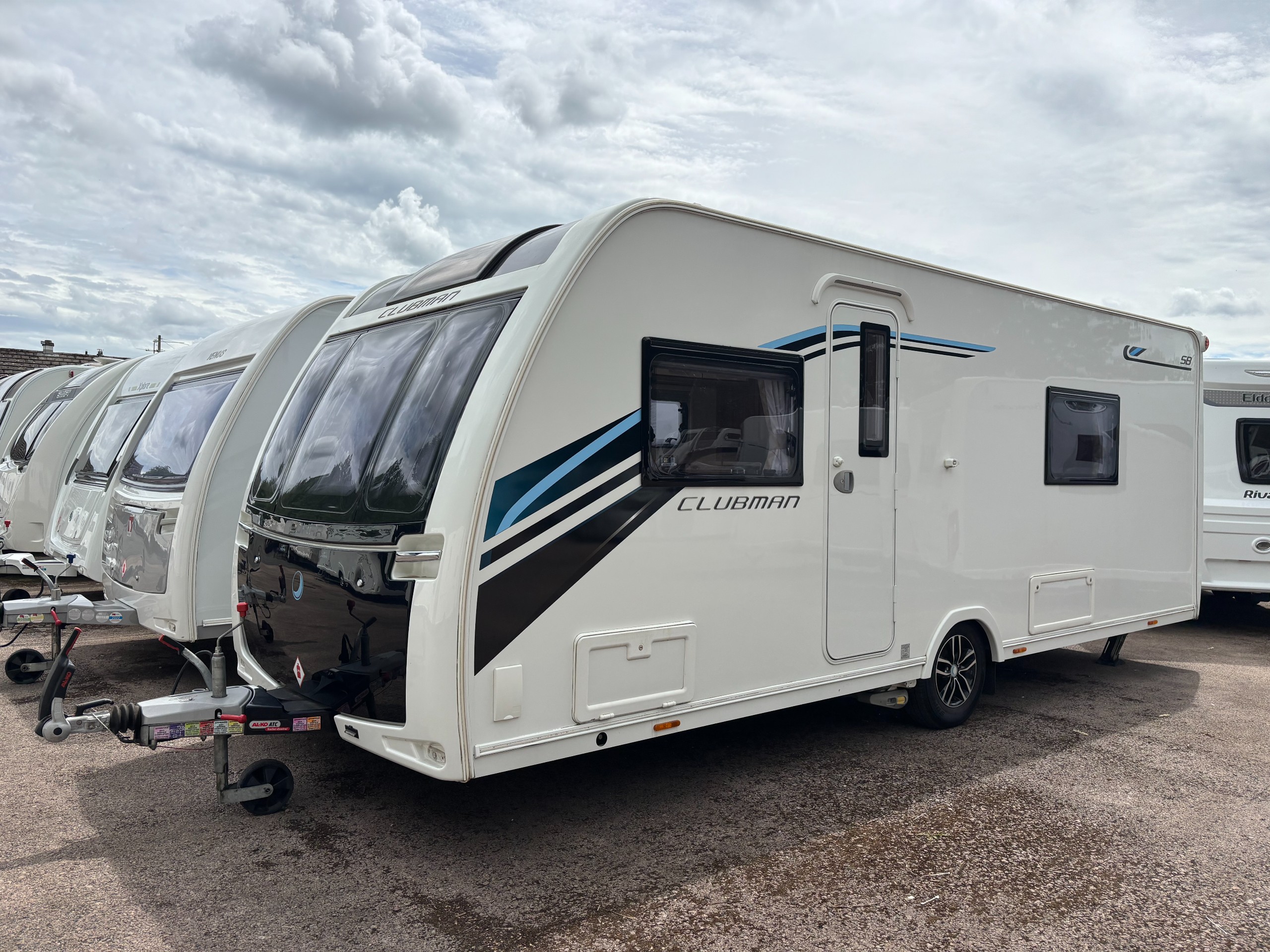 Lunar Clubman SB - Exterior - Front