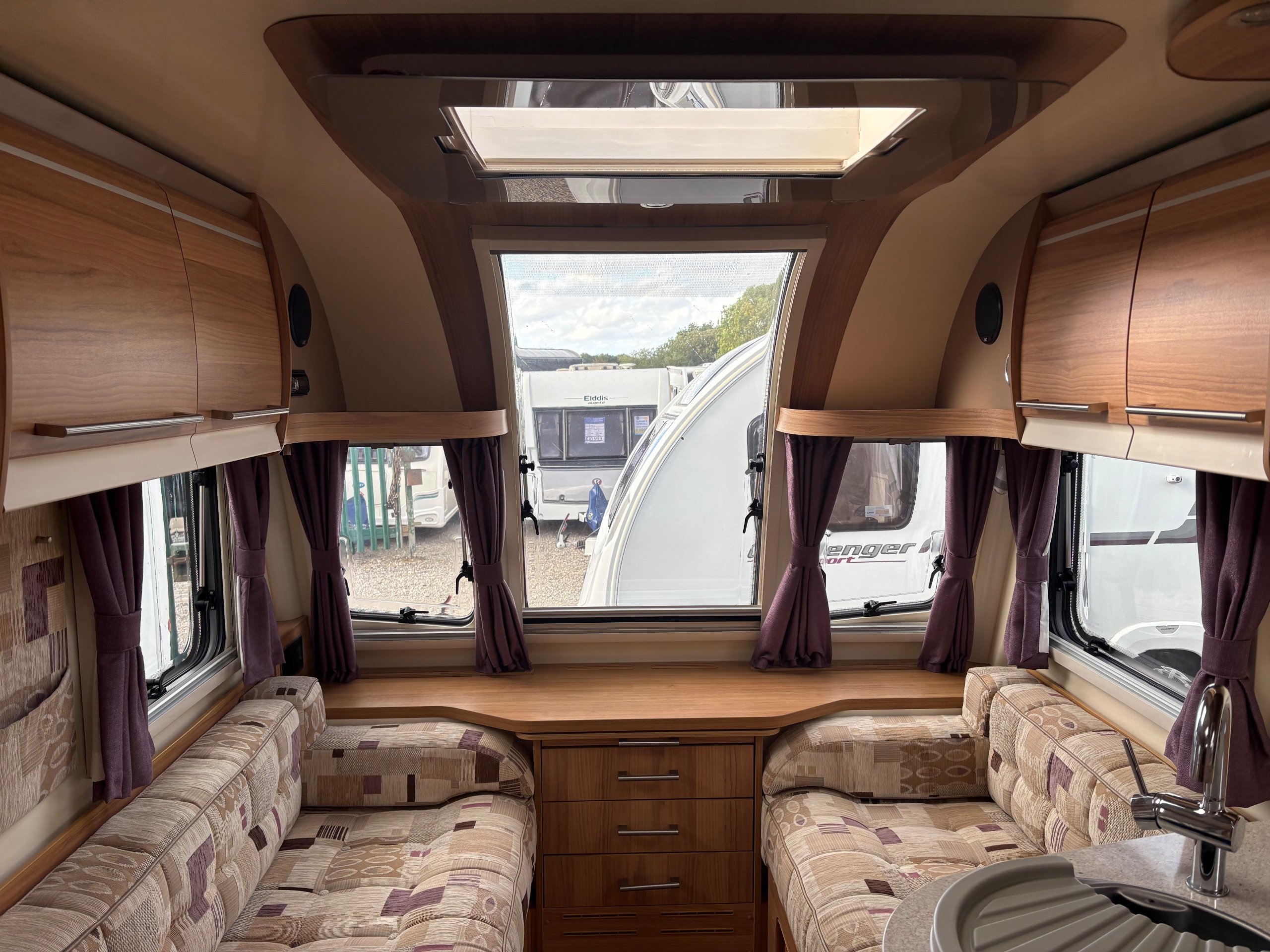 Bailey Unicorn Vigo - Exterior - Front
