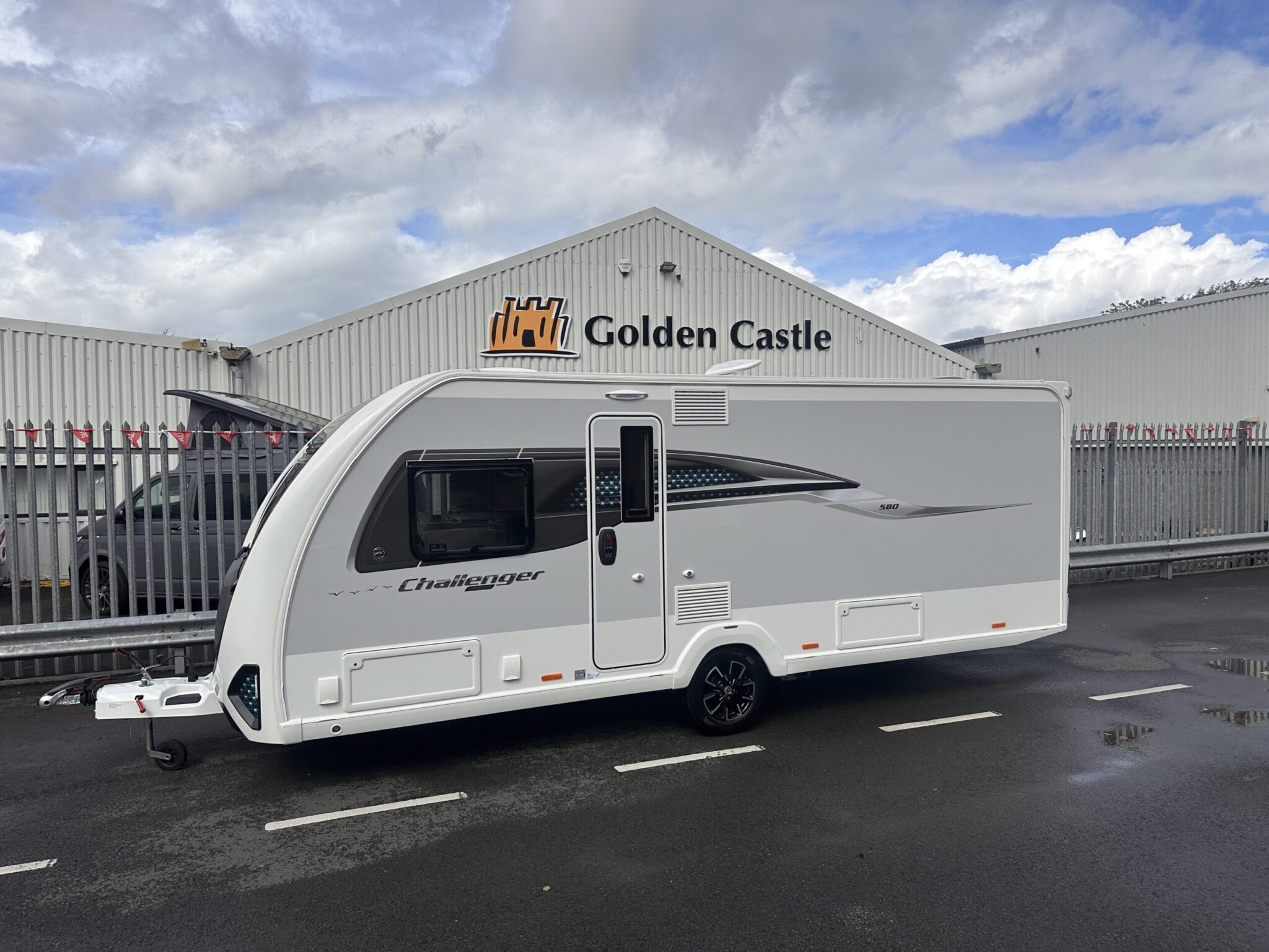 Swift Challenger Grande 580- 2026 Caravan - Exterior - Front