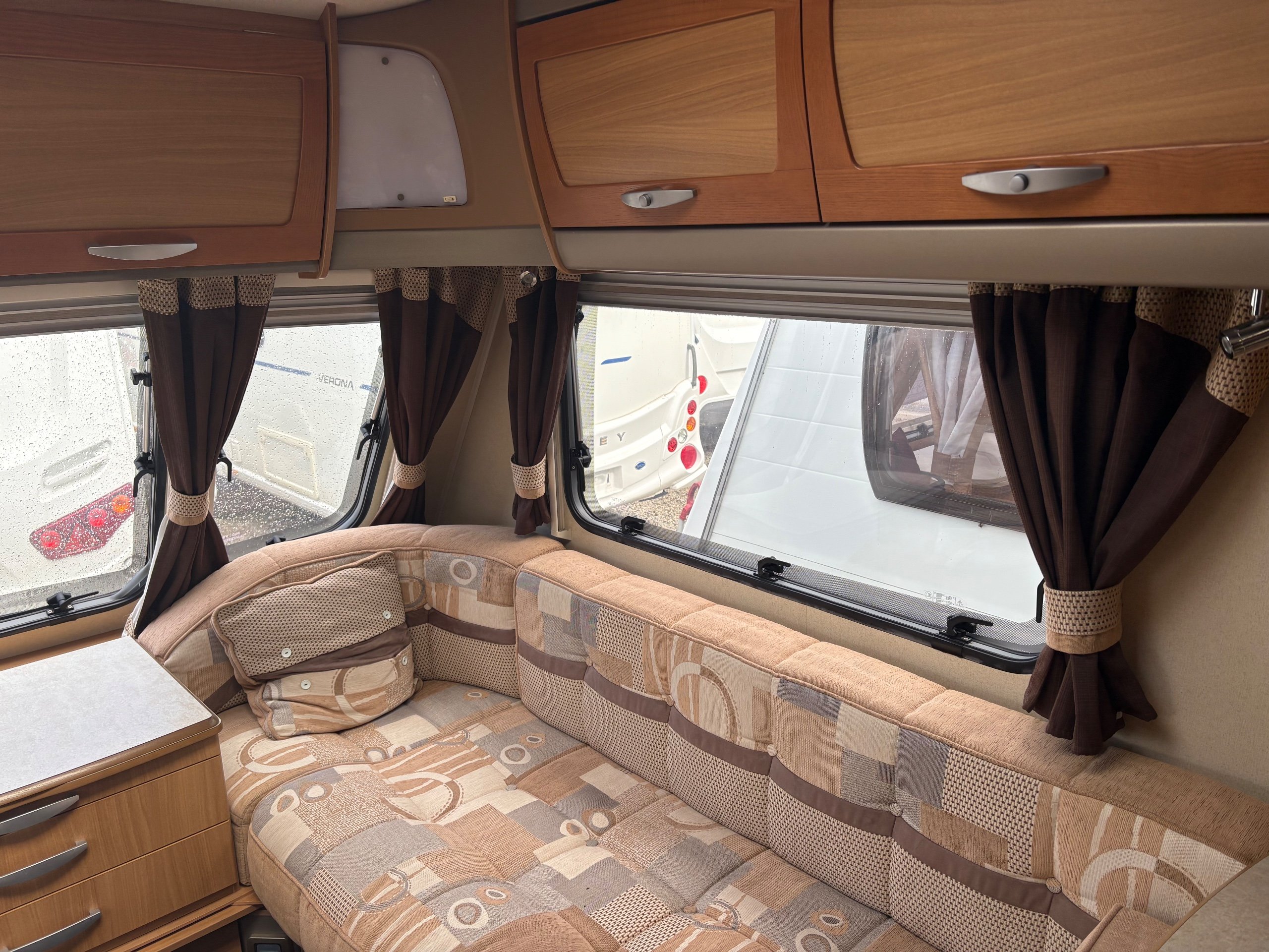 Swift Conqueror 530 - Exterior - Front