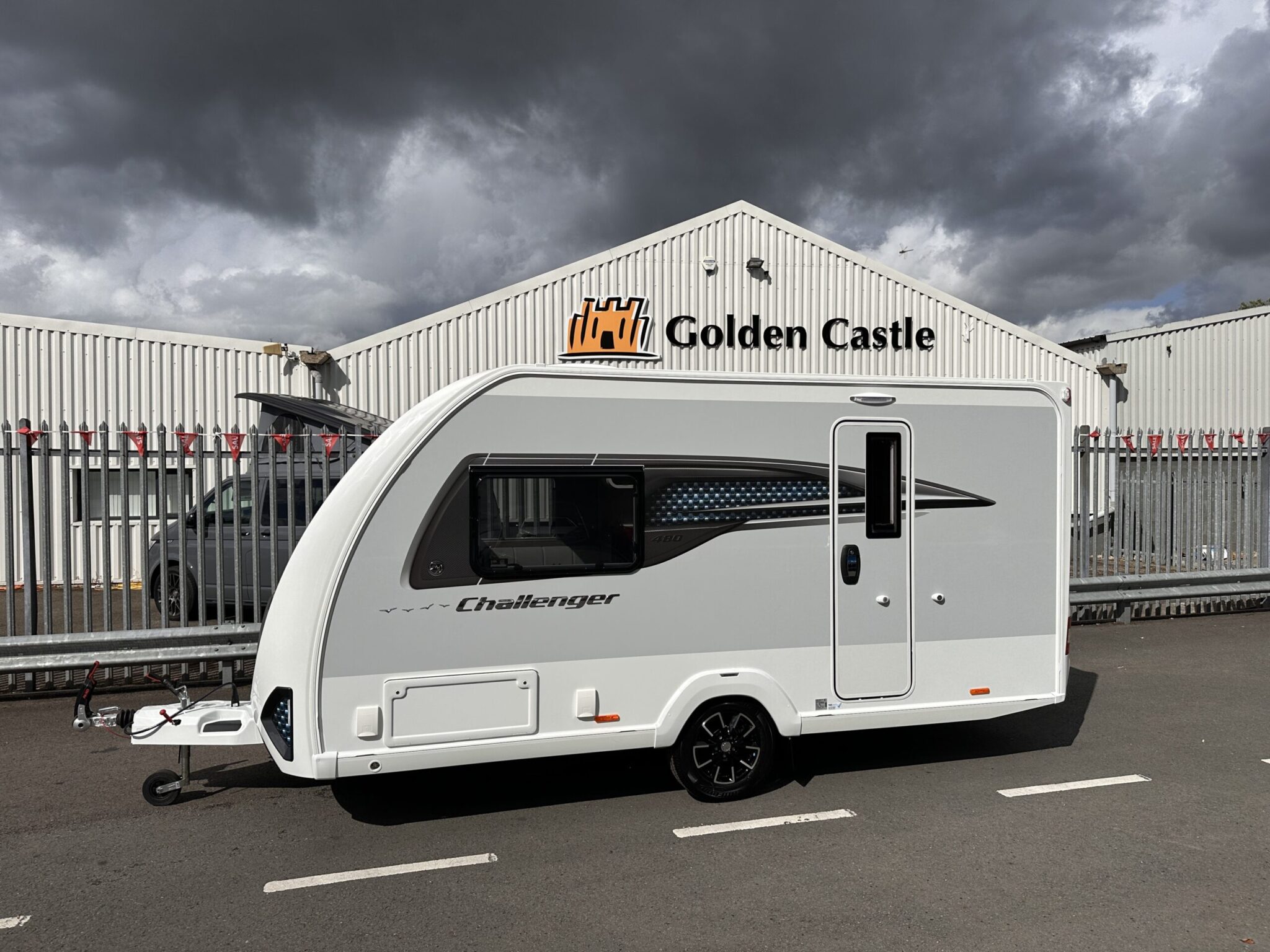 Swift Challenger 480- 2026 Caravan - Exterior - Front
