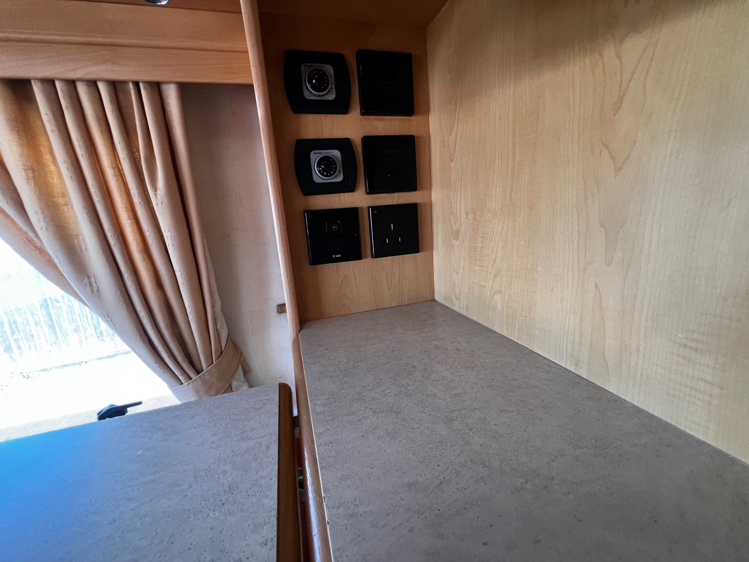 2008 Elddis Autoquest 180 . 6 belts. Can be driven on normal car licence