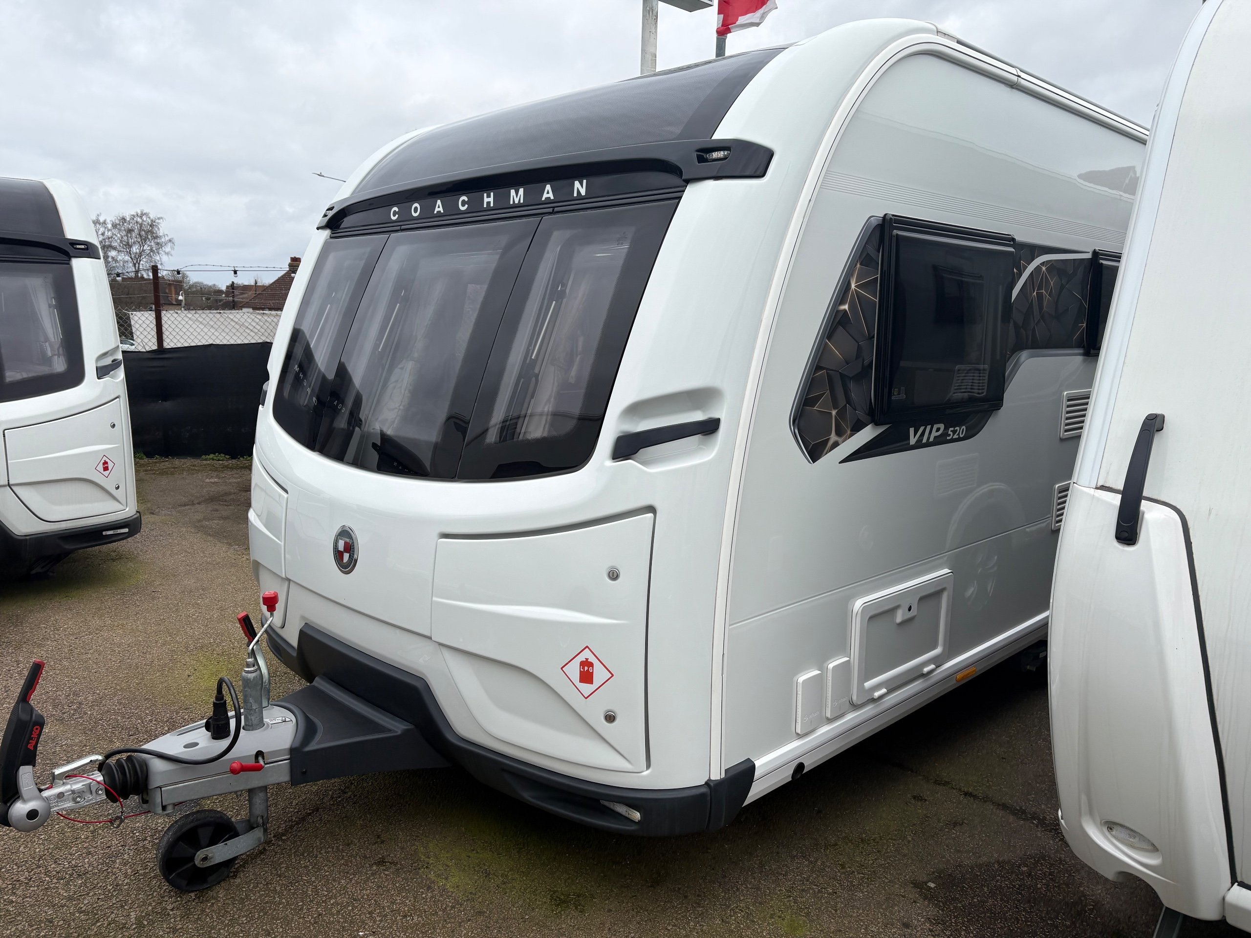 2024 Coachman VIP 520 - Exterior - Front