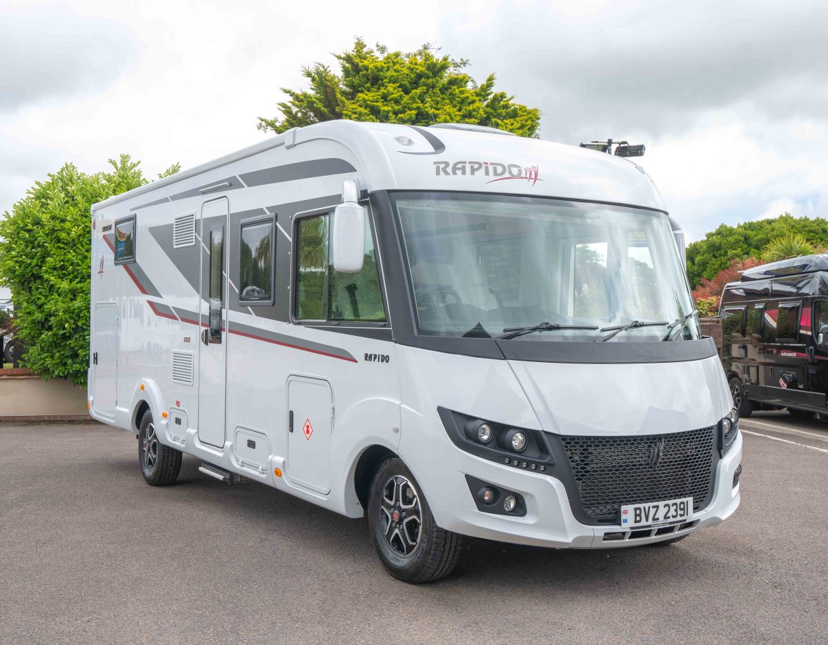 Rapido 8096DF Ultimate Line 180BHP Auto - Exterior - Front