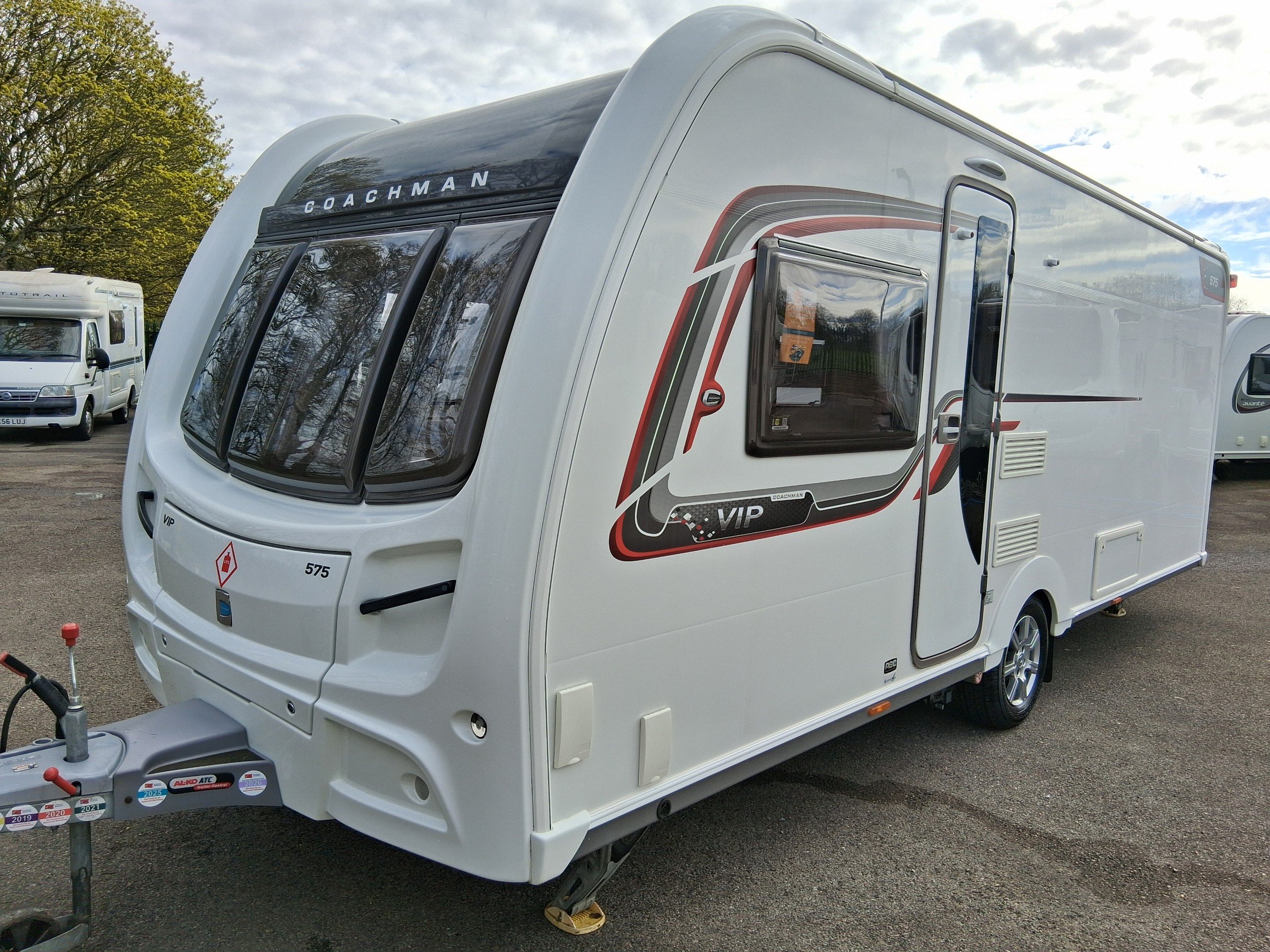 Coachman VIP 575 - Exterior - Front