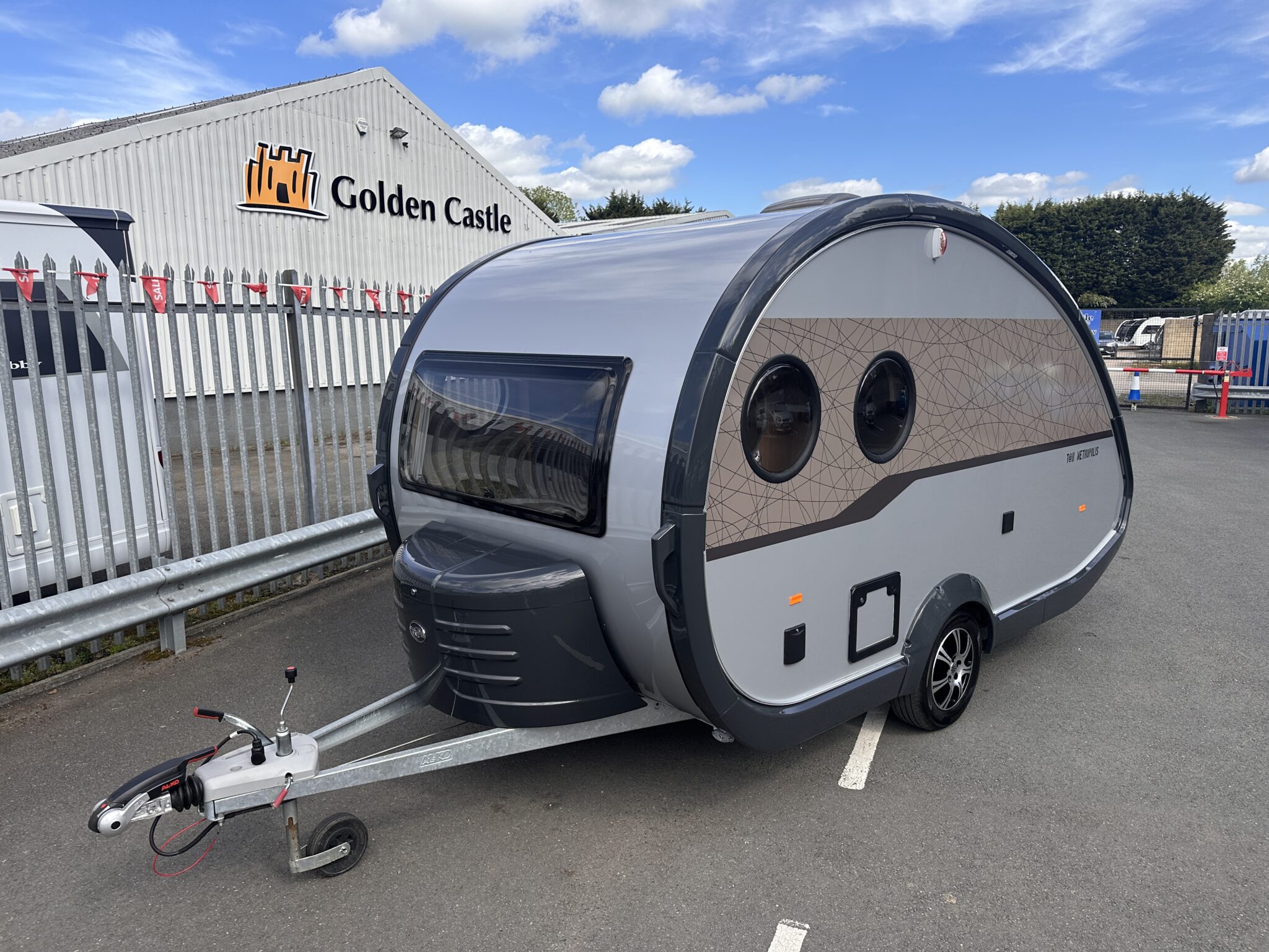 T@B Metropolis 400- 2025 Caravan - Exterior - Front