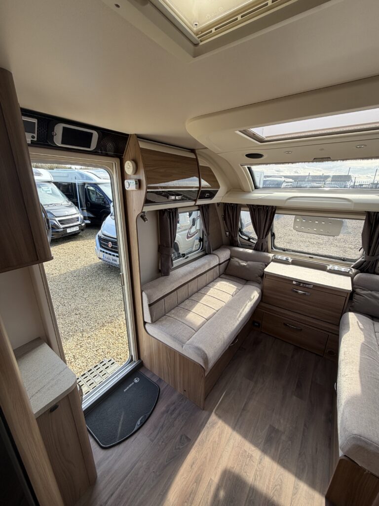 Swift Elegance 835