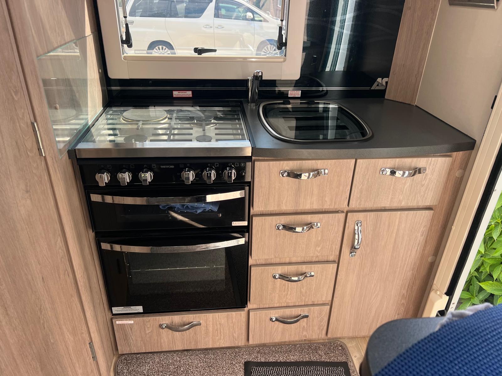 Auto-Sleepers Nuevo 2 BERTH AUTOSLEEPER, VERY LOW MILES, AUTOMATIC,  2.2 DIESEL, BATHROOM WITH SHOWER & TOILET
