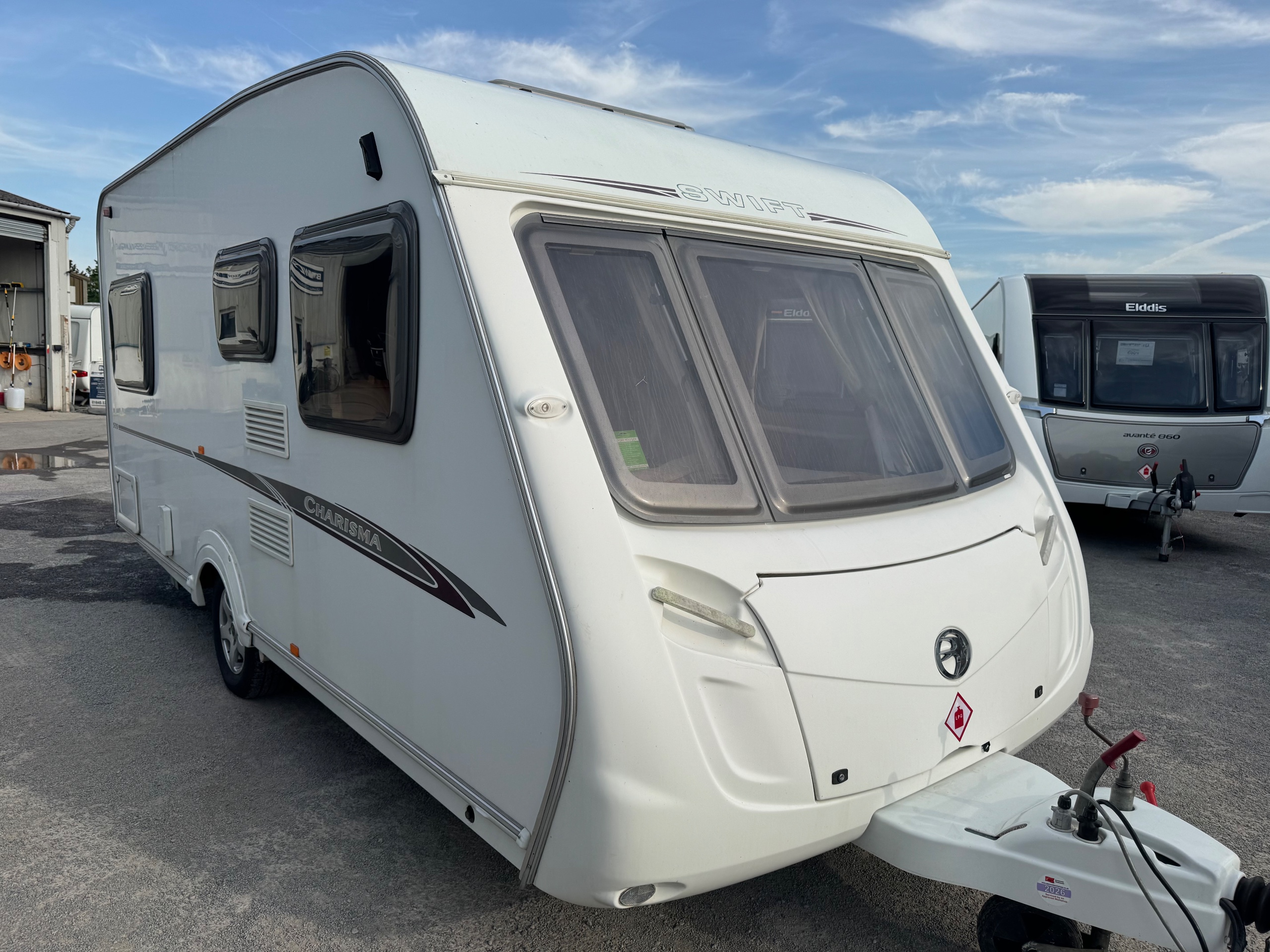 Swift Charisma 535 / 4 BERTH - Exterior - Front