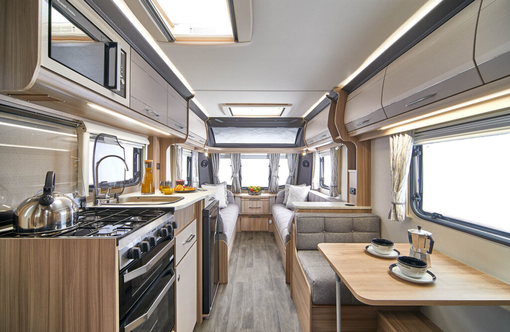 Coachman VIP 520 - Exterior - Front