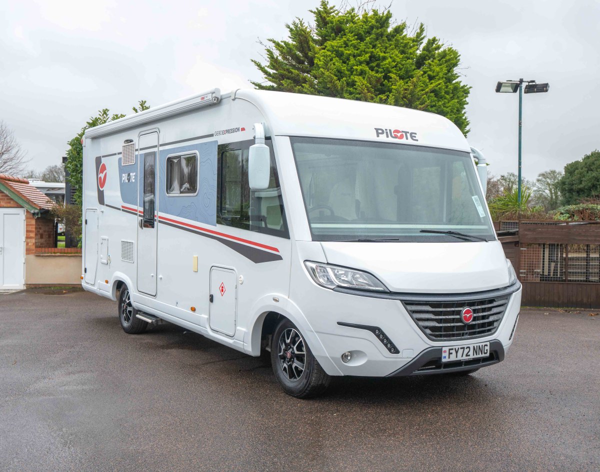 Fiat Pilote Expression G690 140BHP - Exterior - Front