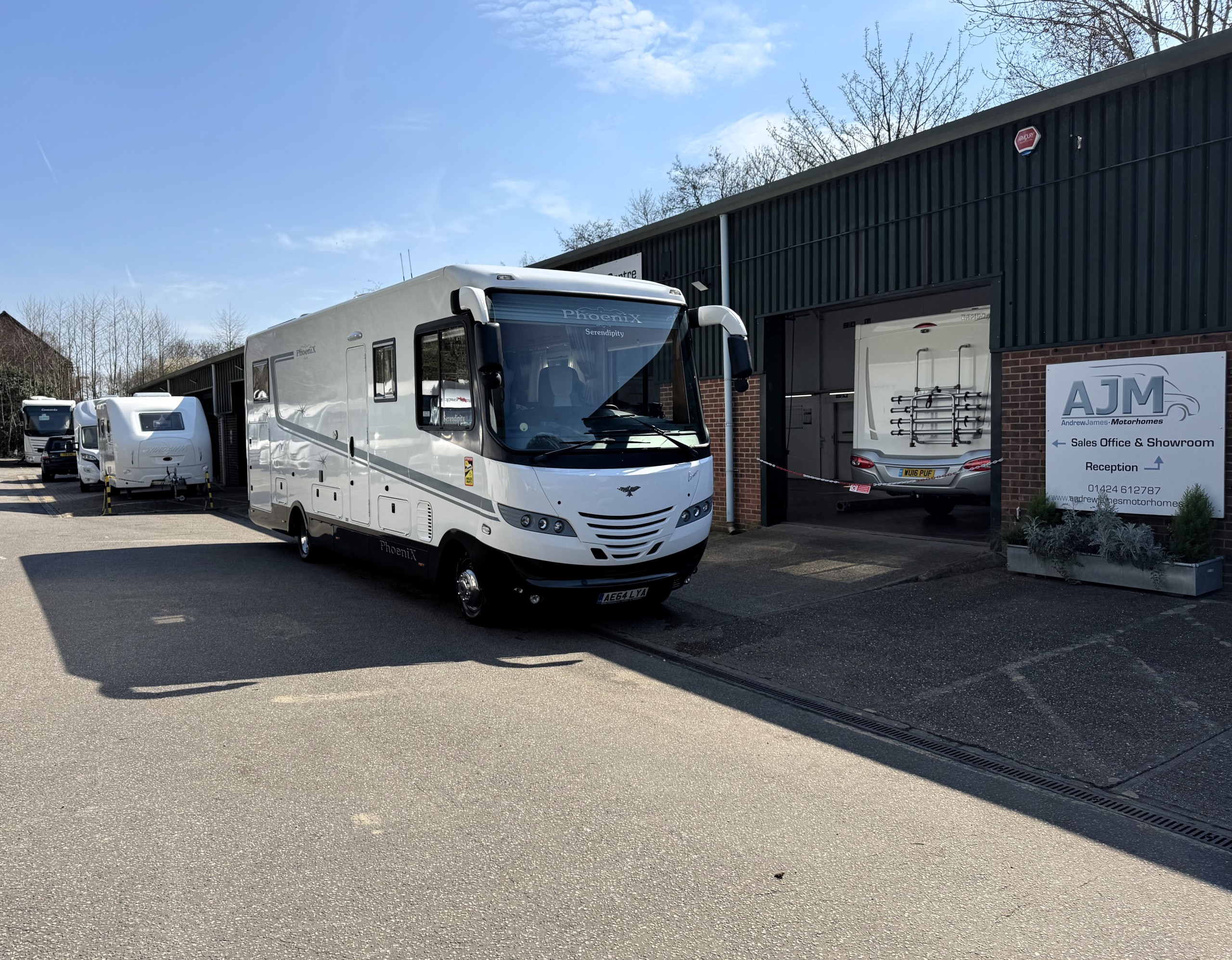 2014 Phoenix Liner 8800 MBX