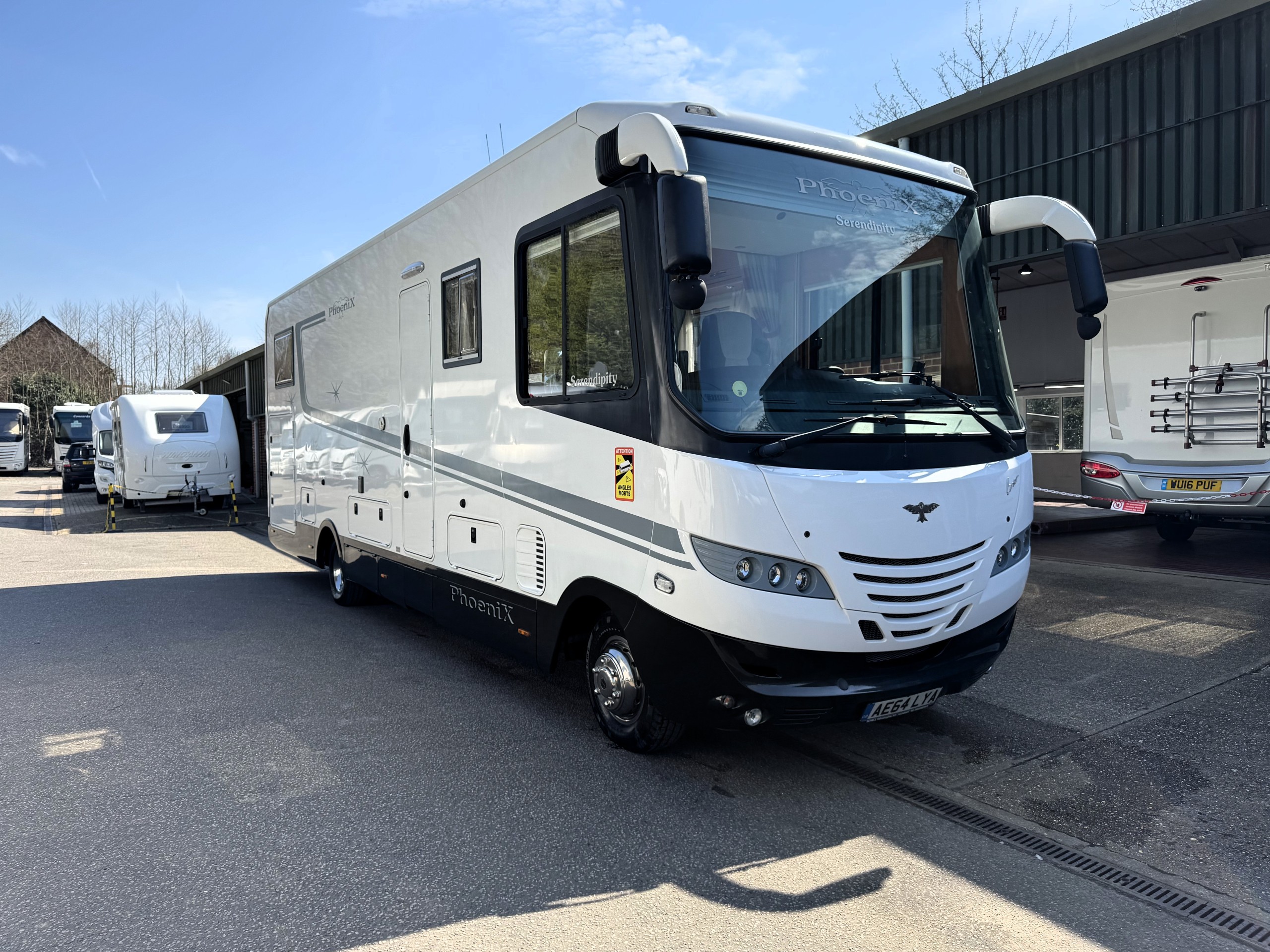 2014 Phoenix Liner 8800 MBX