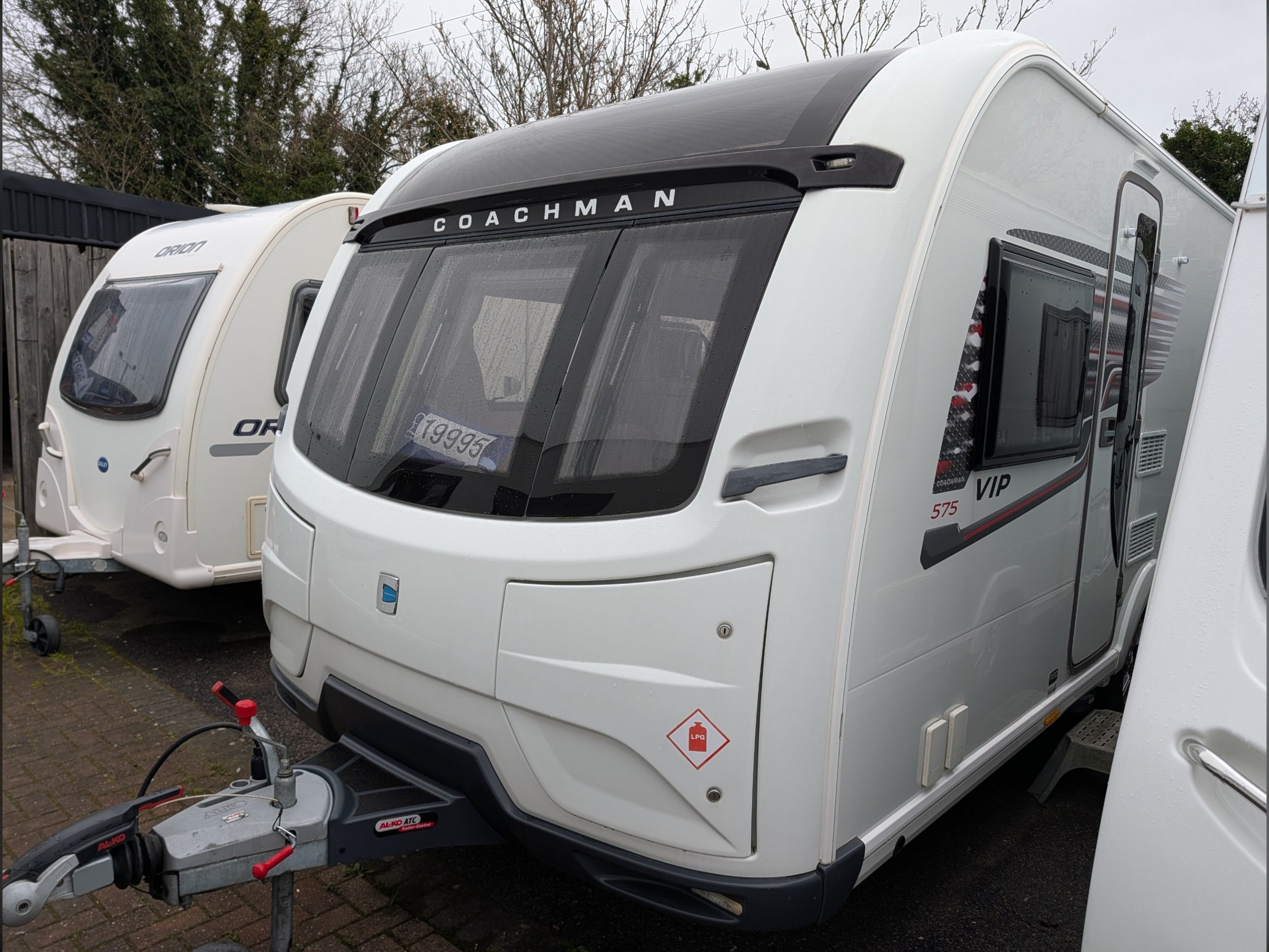 2018 Coachman VIP 575 - Exterior - Front