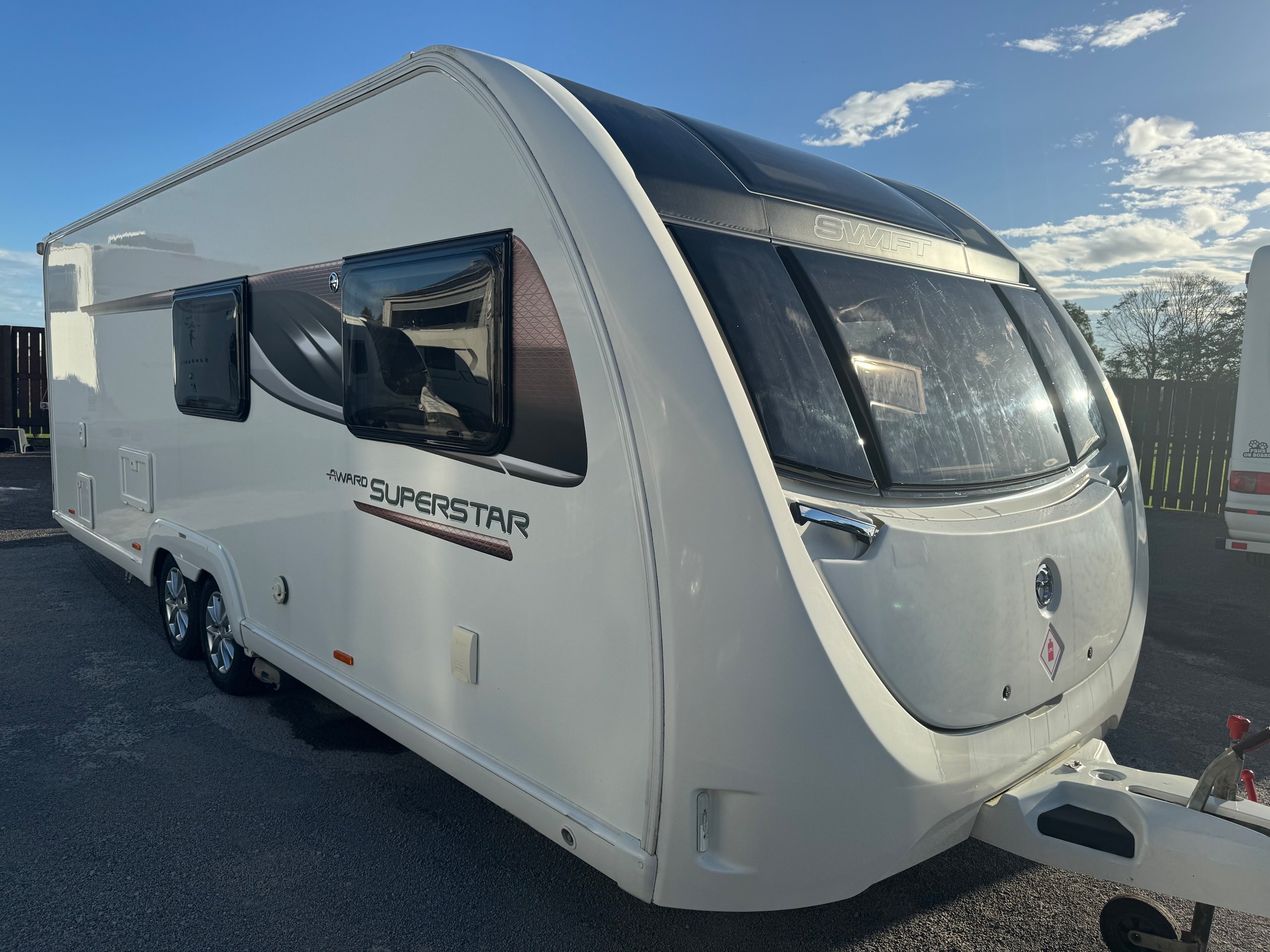 2019 Swift Ace Award Superstar 8ft-Wide 6-Berth Family Caravan - Exterior - Front
