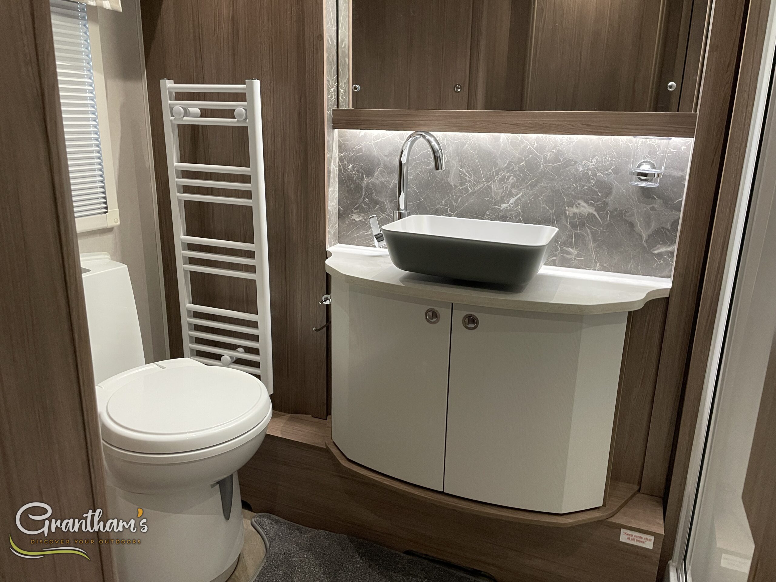 Coachman Vip 460 - Exterior - Front