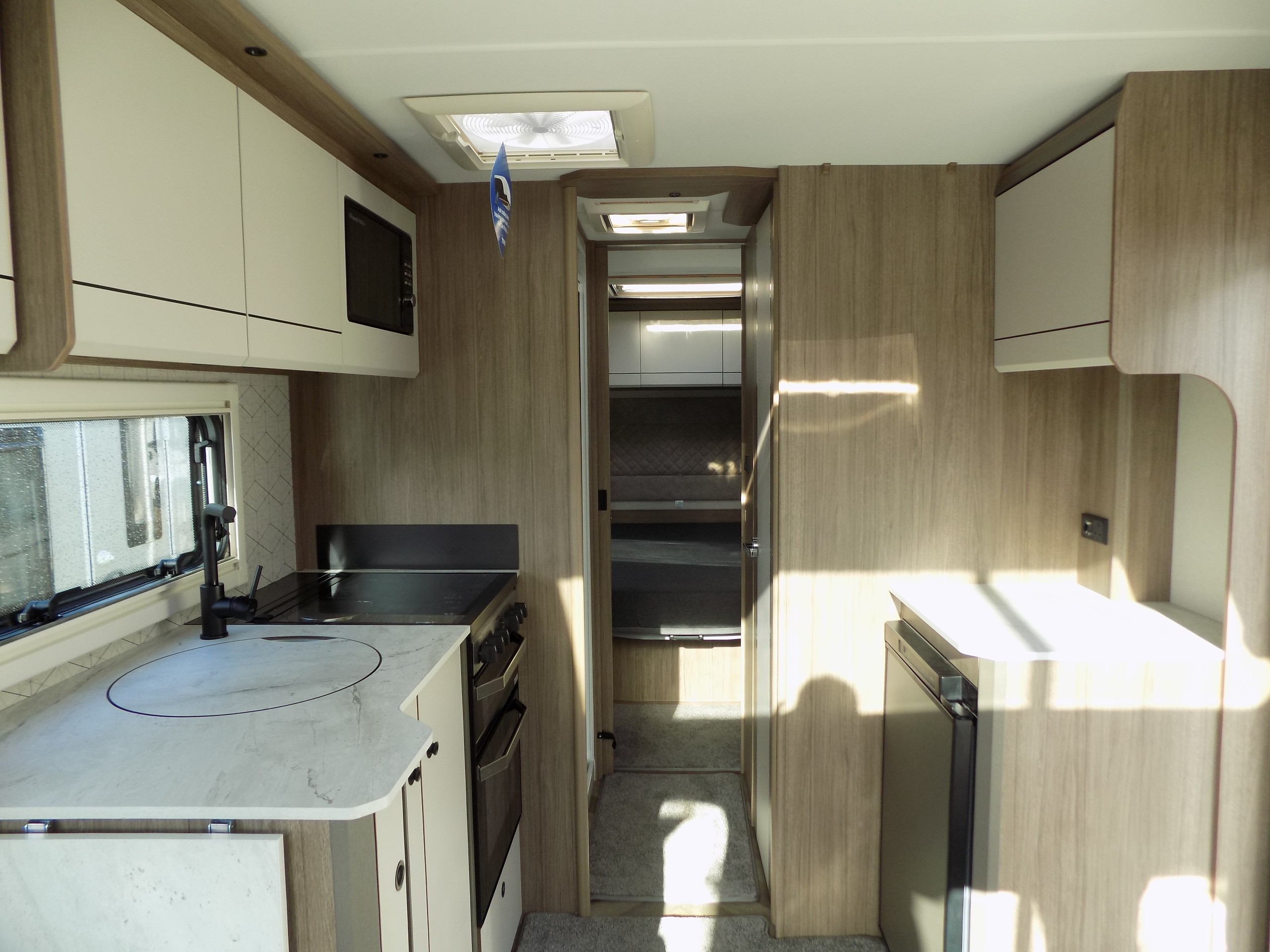 2027 Coachman Acadia 545 Penshurst Premier Plus Sussex Special Edition - LAST ONE, DEMONSTRATOR DISCOUNT, AVAILABLE NOW!