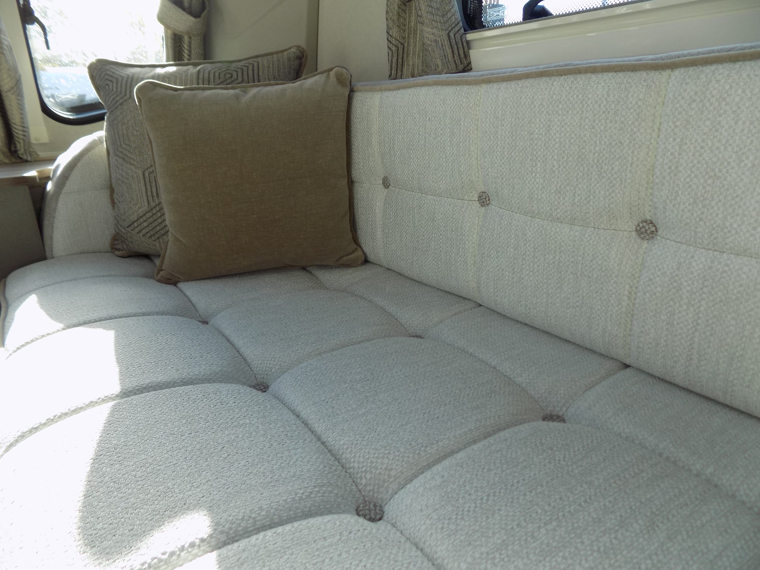 2027 Coachman Acadia 545 Penshurst Premier Plus Sussex Special Edition - LAST ONE, DEMONSTRATOR DISCOUNT, AVAILABLE NOW!