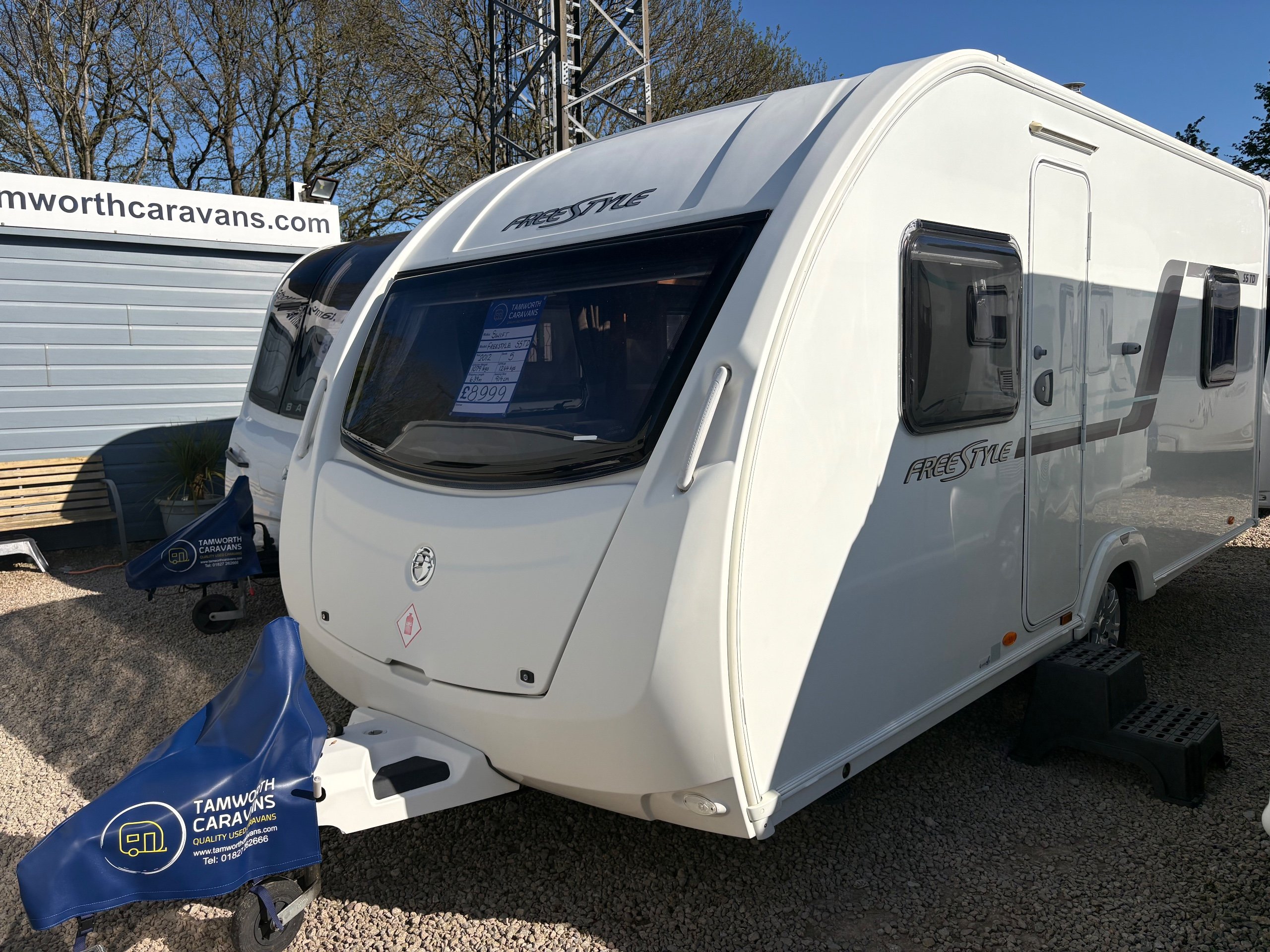 Swift Freestyle S5 TD - Exterior - Front
