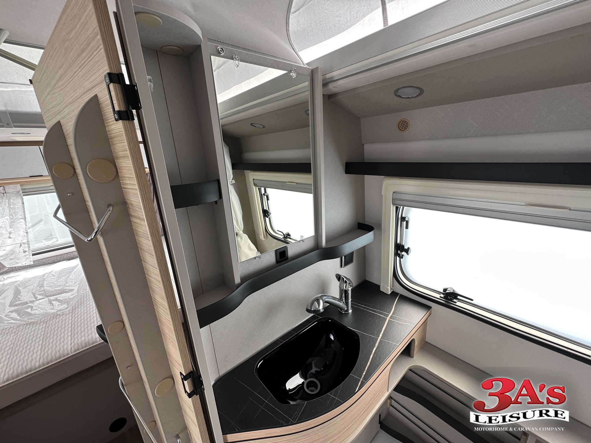 2023 Eriba Touring 530 Urban Edition