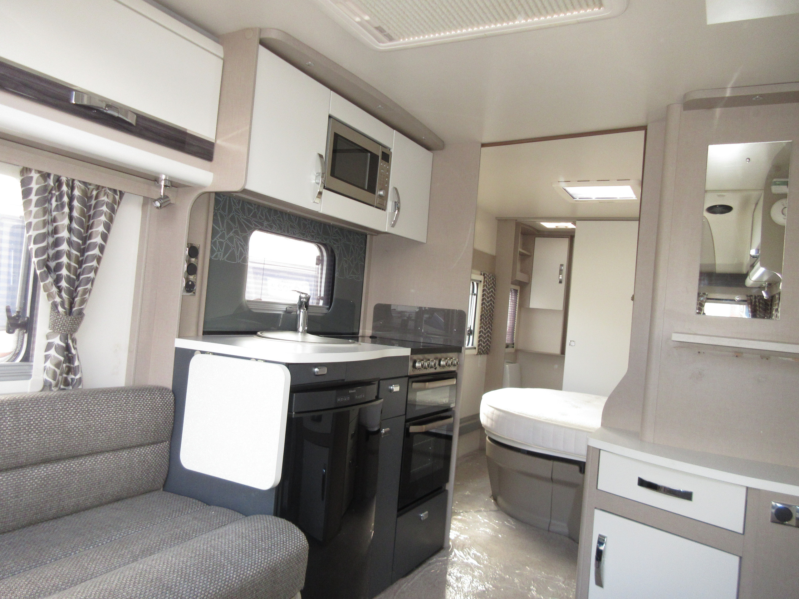 Sterling Eccles 580 iSLAND BED / MOTOR MOVER