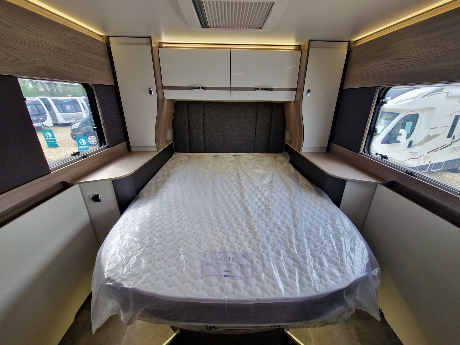 Swift Escape 694