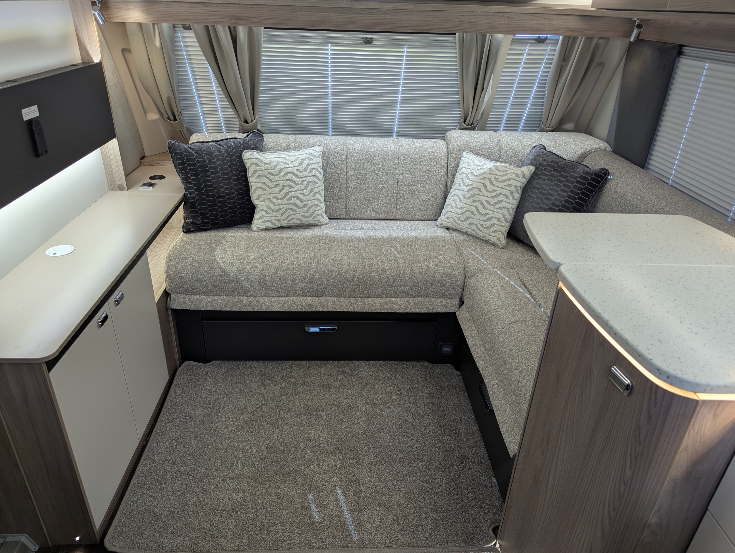 2027 Swift Conqueror Grande 560L