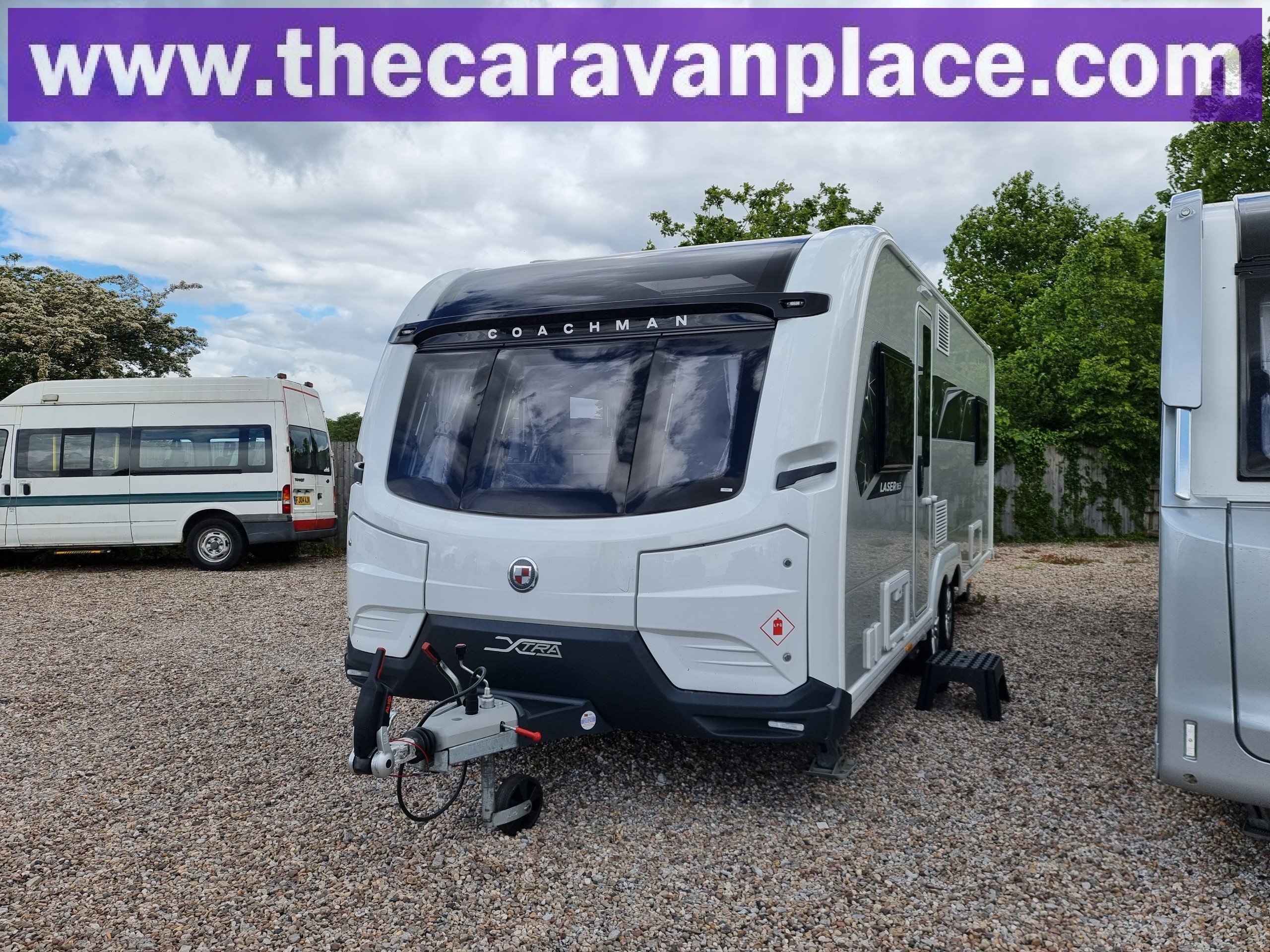 2025 Coachman Laser xtra 865 - Exterior - Front