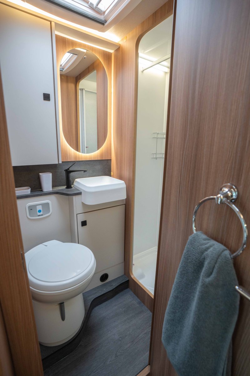 Auto-Trail Imala 736G 140BHP Lo Line
