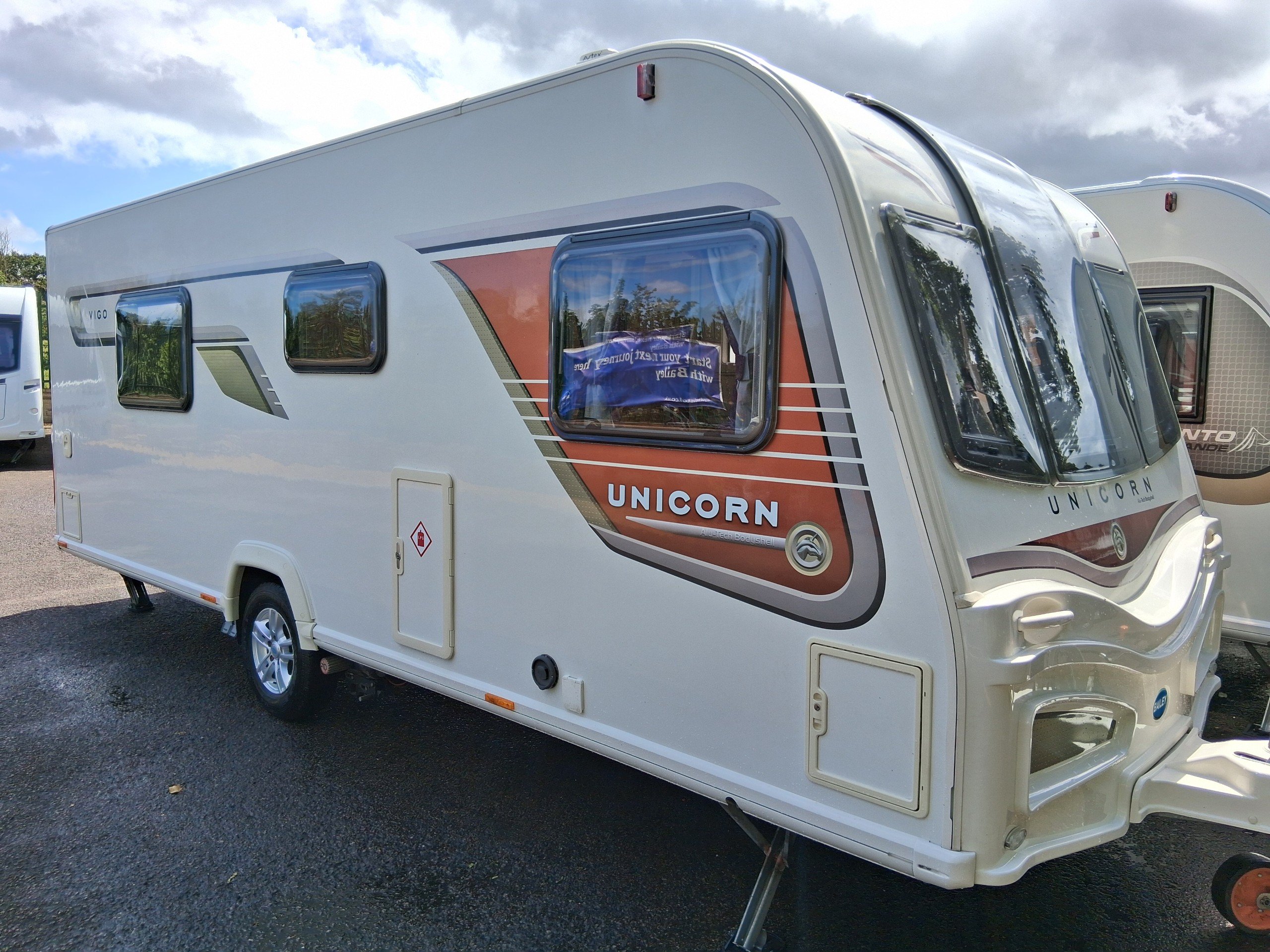 Bailey Unicorn Vigo - Exterior - Front