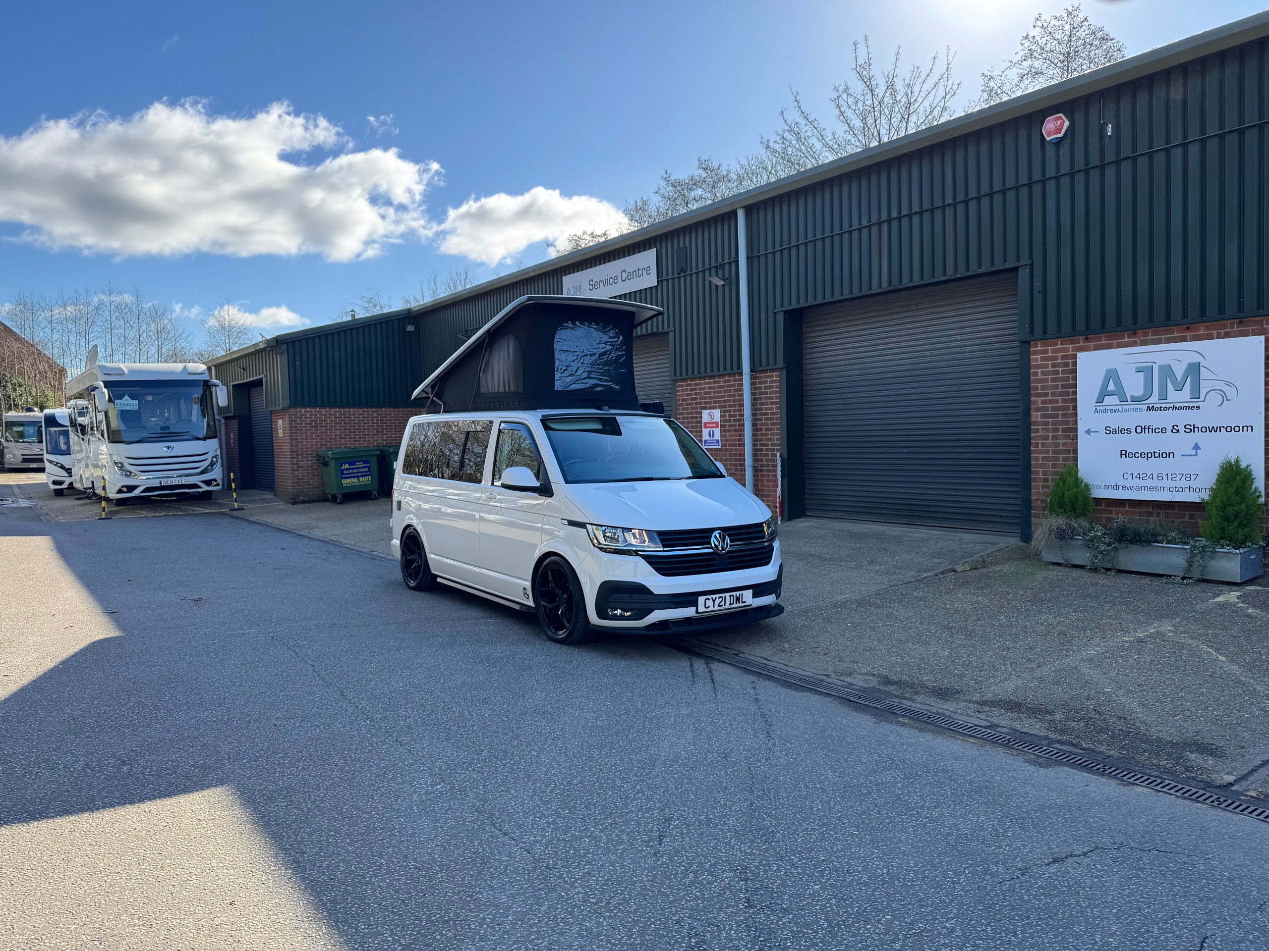 Volkswagen Transporter Teaky Campervan - Exterior - Front