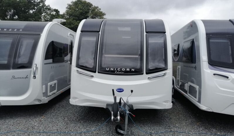 2025 Bailey Unicorn Deluxe Vigo - 4-Berth with Transverse Island Bed - Exterior - Front