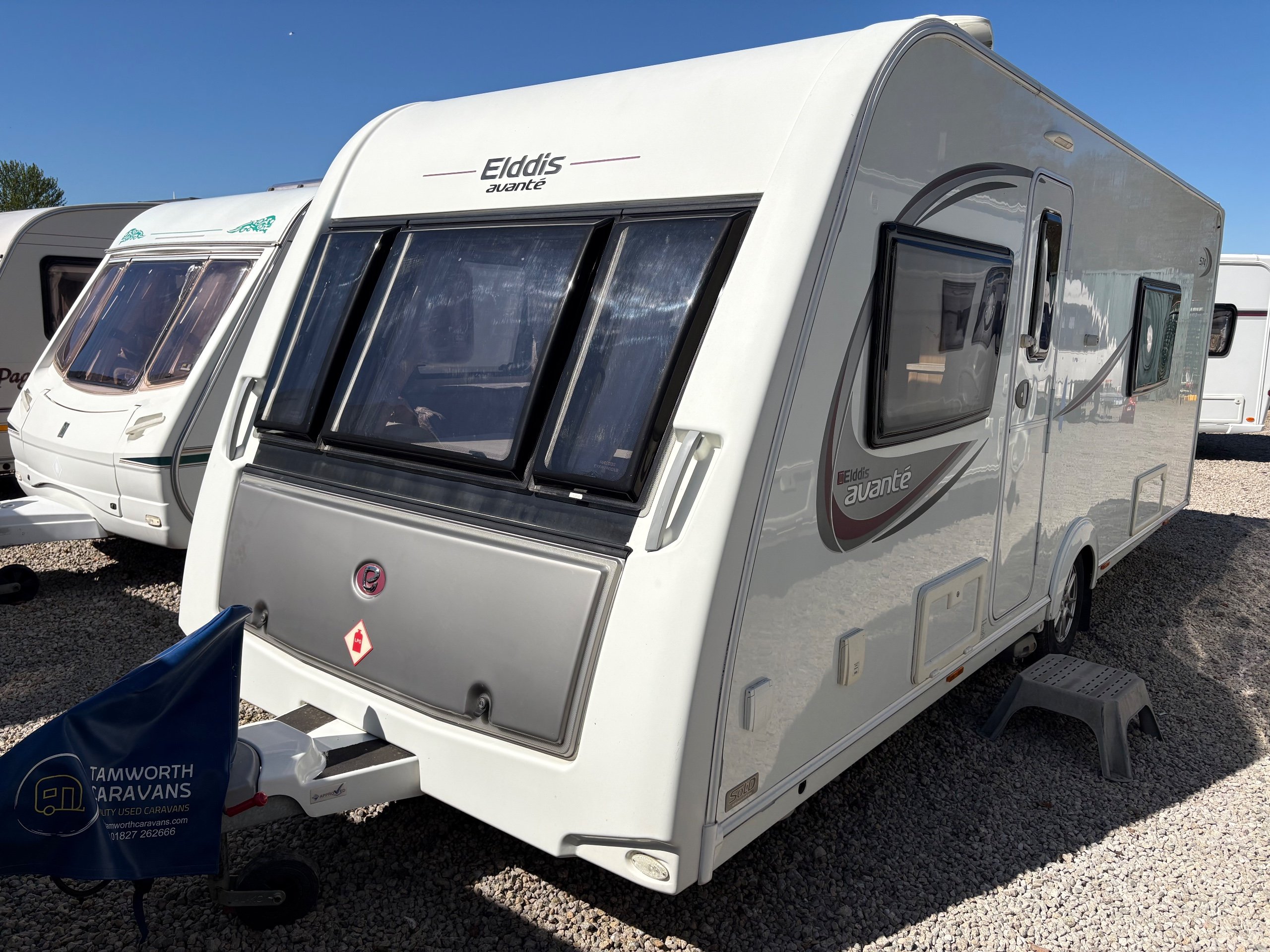 Elddis Avante 574 - Exterior - Front