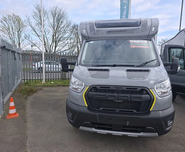 Swift Trekker - Exterior - Front