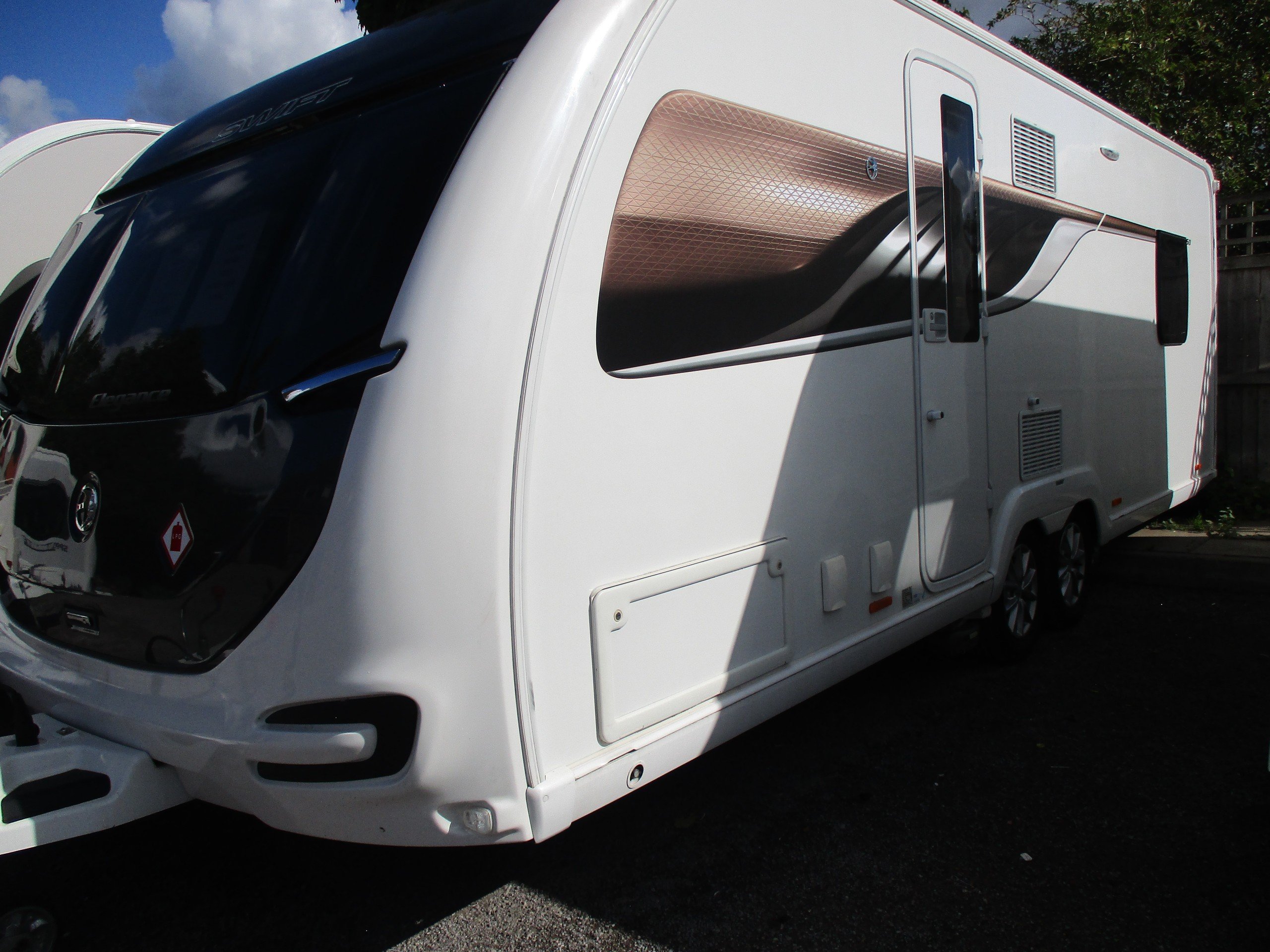 2020 Swift Elegance Grande 850 inc AWD MOVER