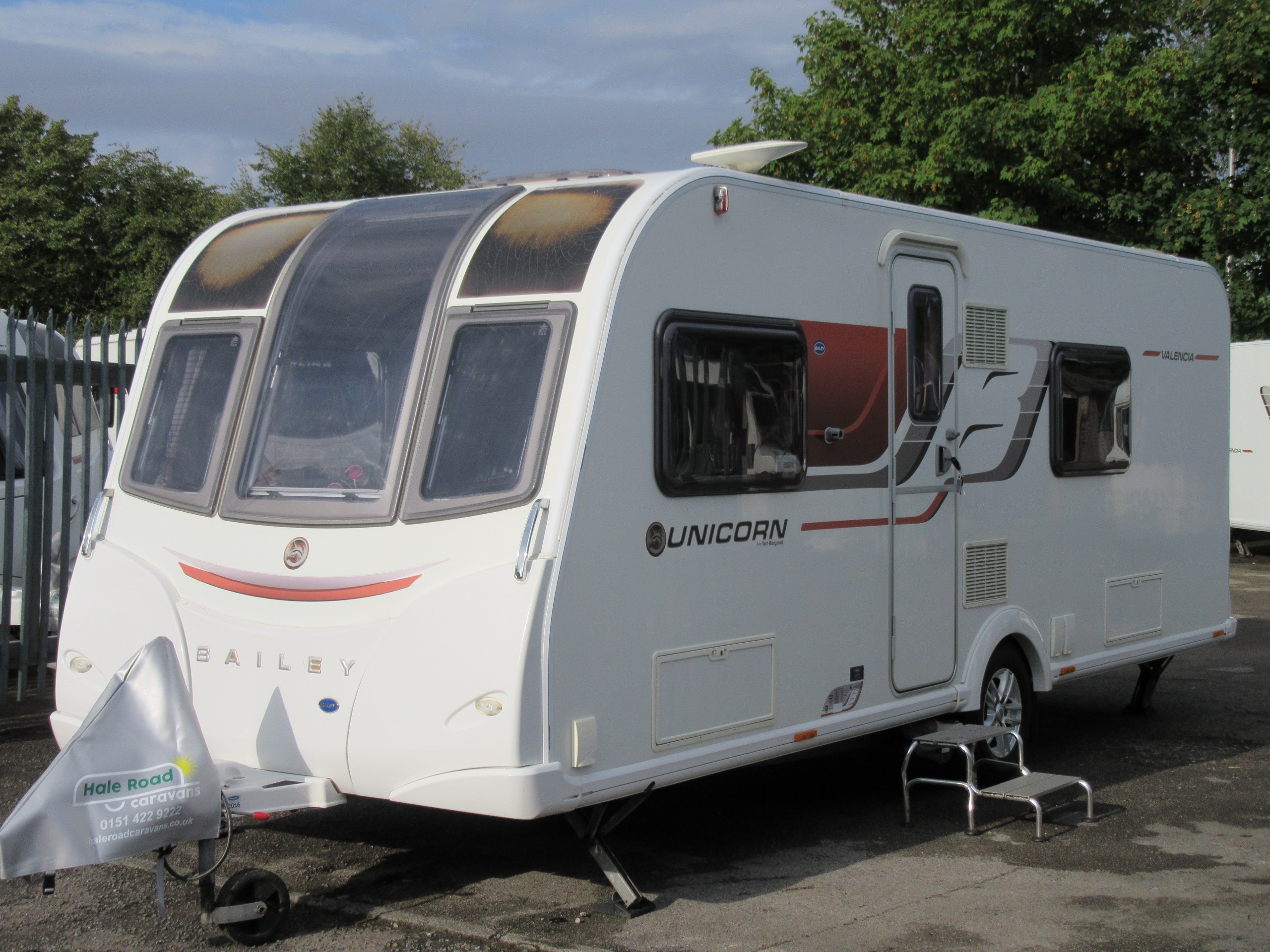 2015 Bailey Unicorn Valencia - MOTOR MOVER + EXTRAS INCLUDED