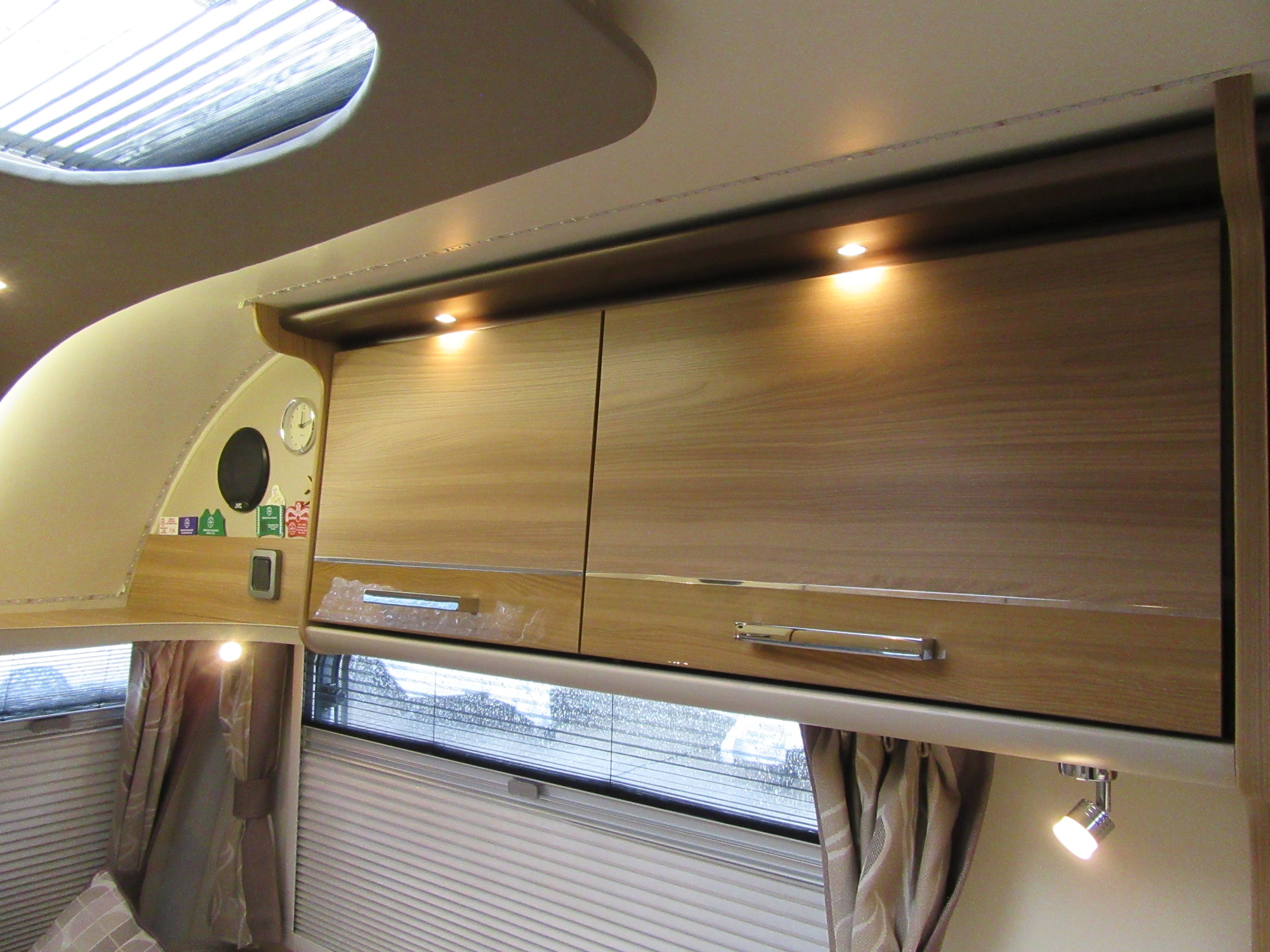 2015 Bailey Unicorn Valencia - MOTOR MOVER + EXTRAS INCLUDED