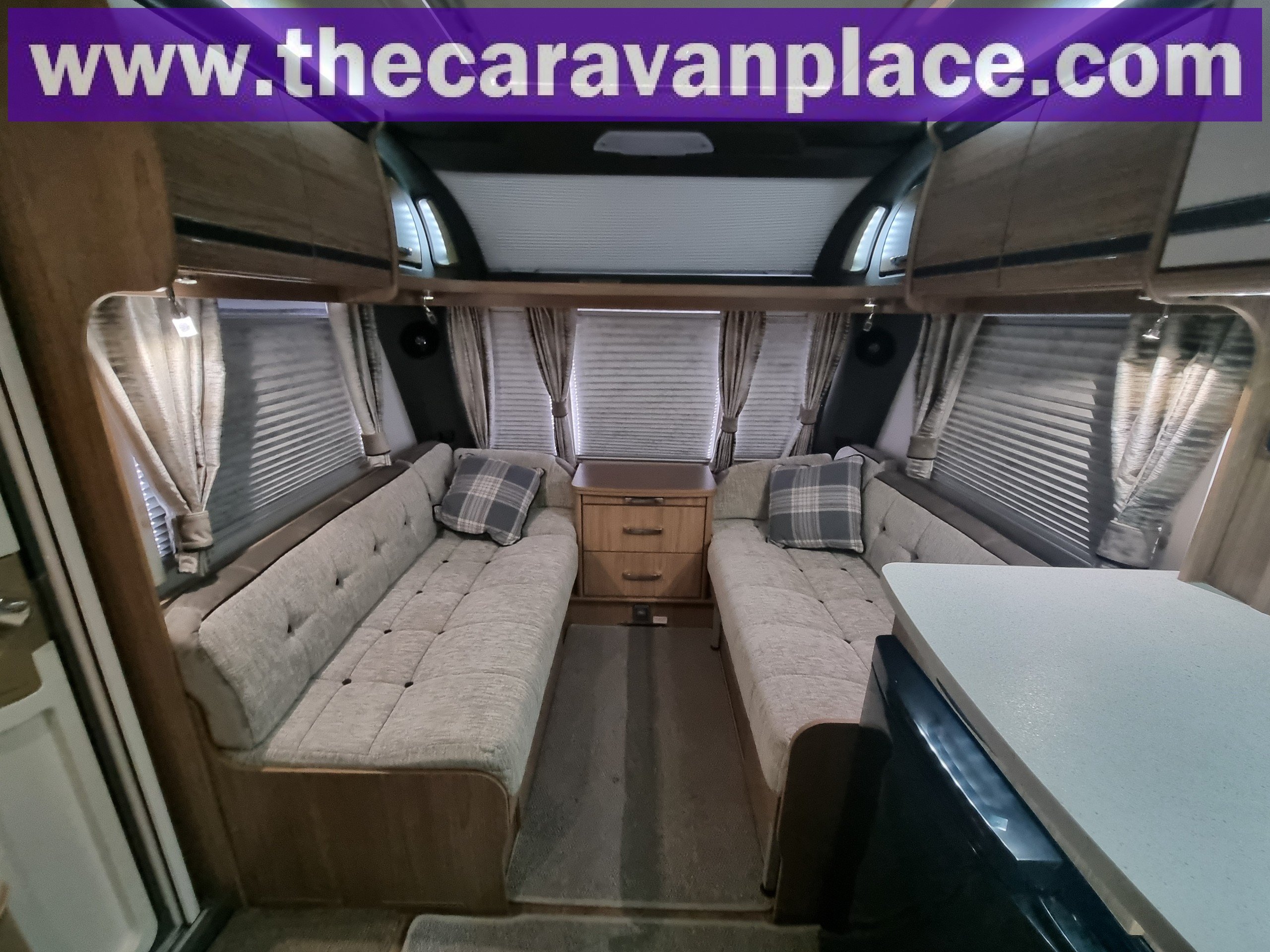 2017 Coachman VIP 565 - Exterior - Front