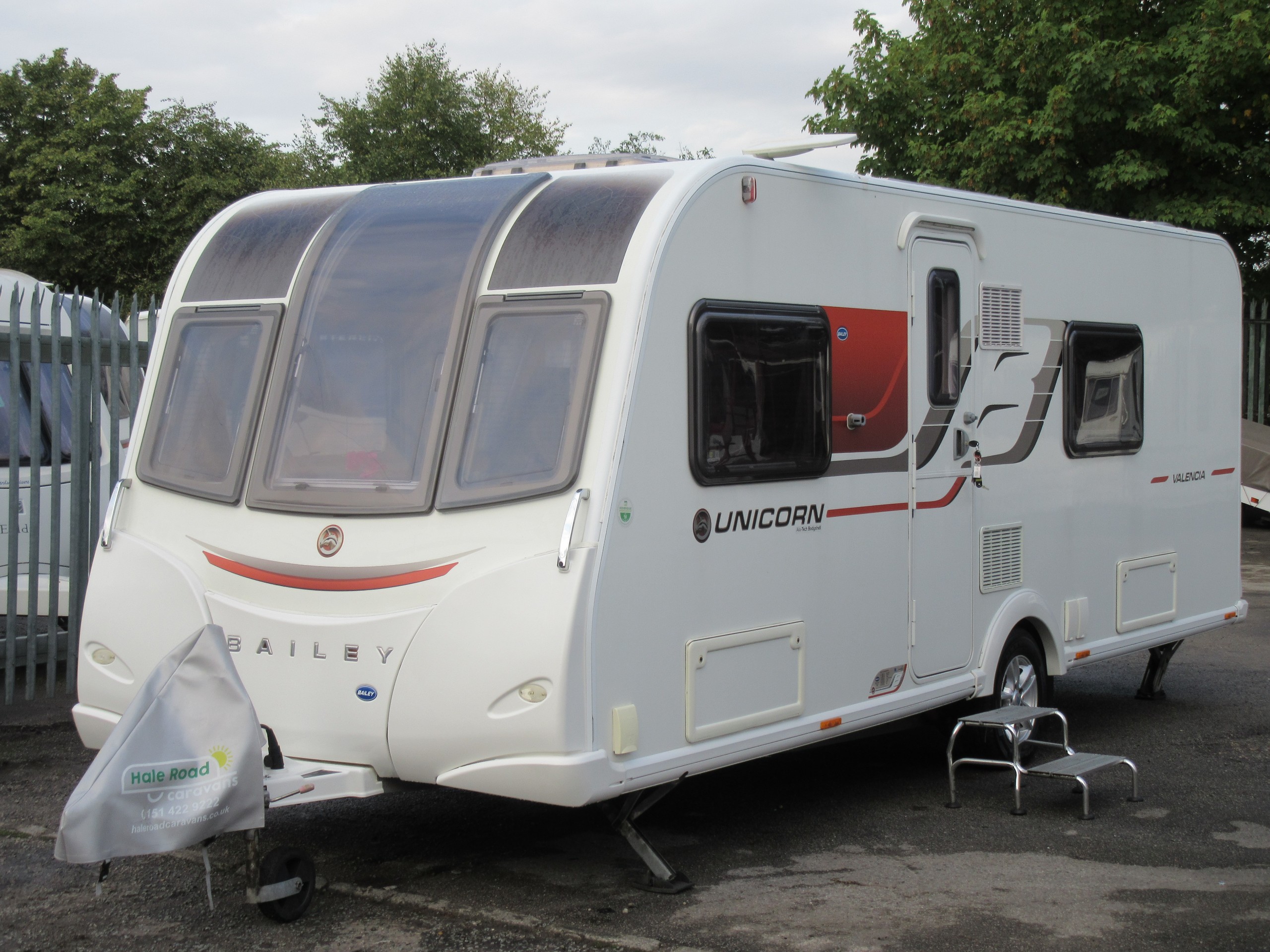 Bailey Unicorn Valencia FIXED BED - LOVELY CONDITION