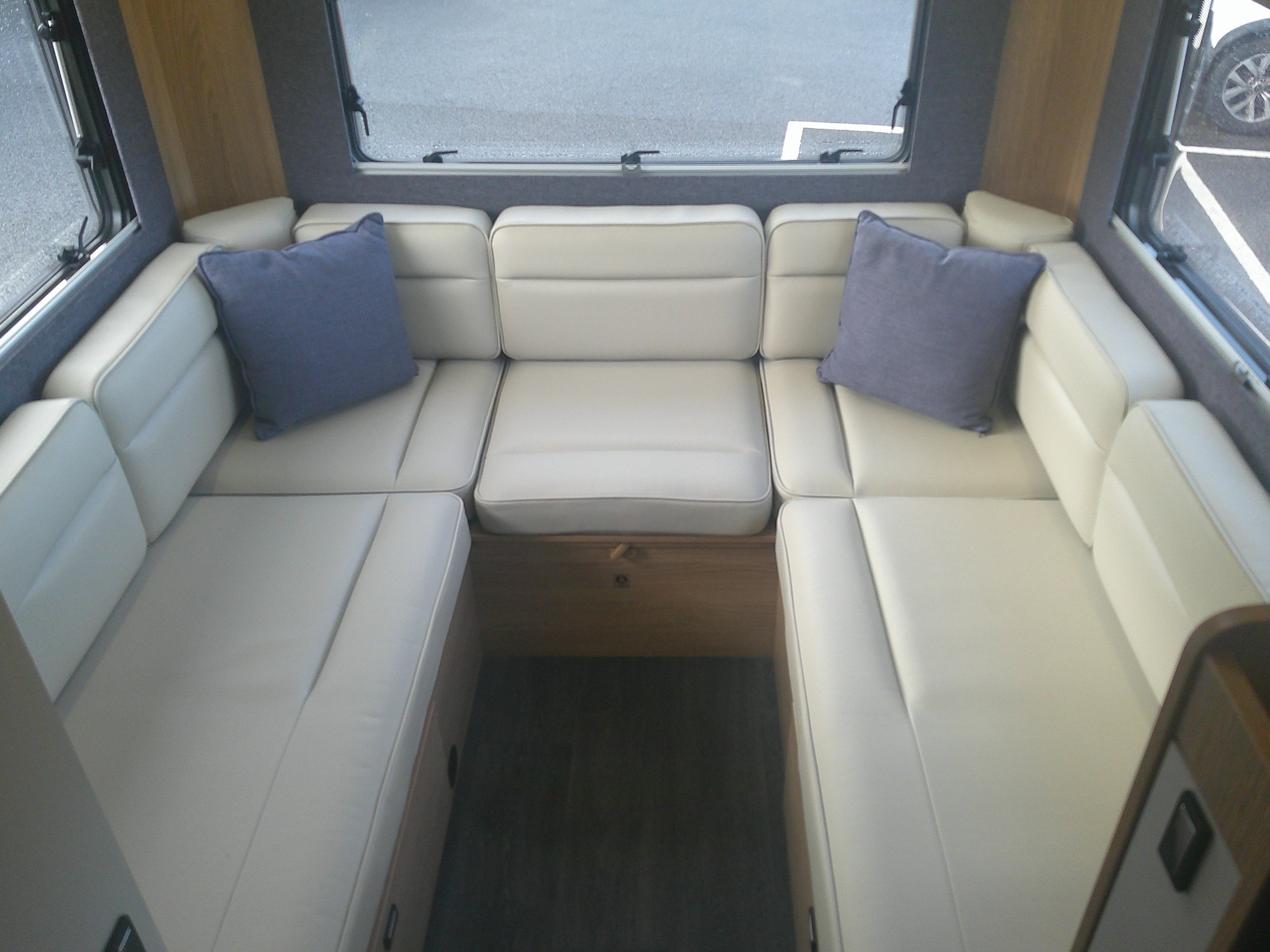 Auto-Trail Excel 690L
